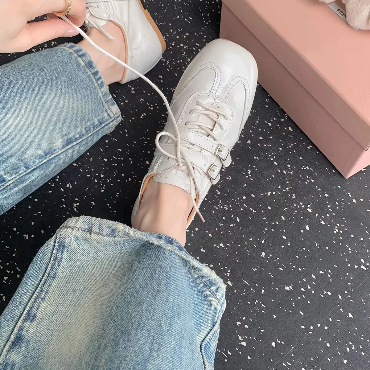 Damen modische Sneakers mit dekorativen Riemen und weichem Innenfutter Heidi Mode - Image 2