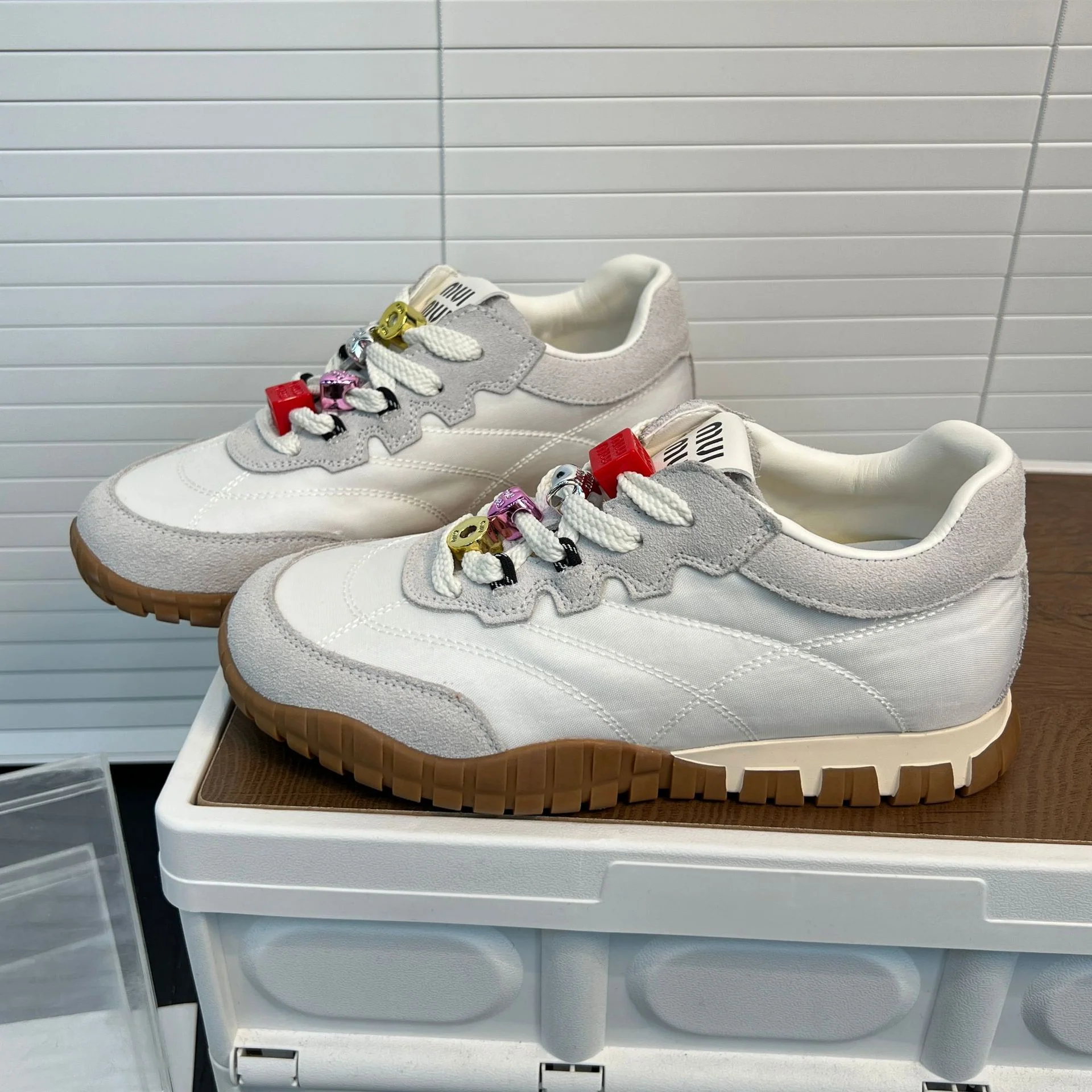 Damen modische Sneakers mit einzigartigem Schnürsystem und bequemem Fußbett Heidi Mode - Image 6