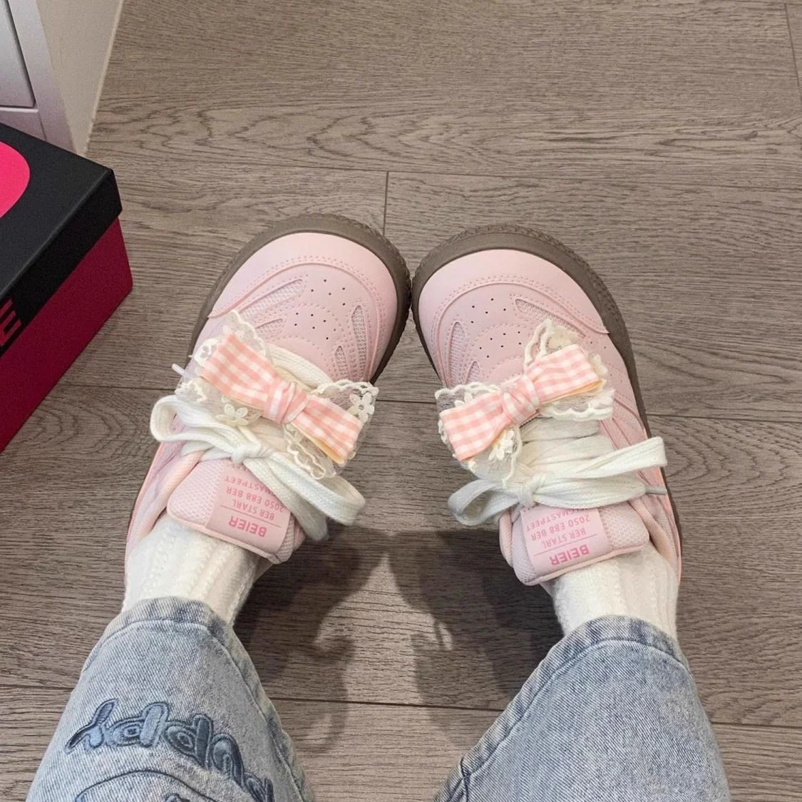 Damen modische Sneakers mit floralen Applikationen und atmungsaktiver Struktur Heidi Mode
