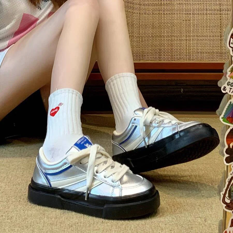 Damen Modische Sneakers mit glänzendem Obermaterial und dämpfender Sohle Heidi Mode