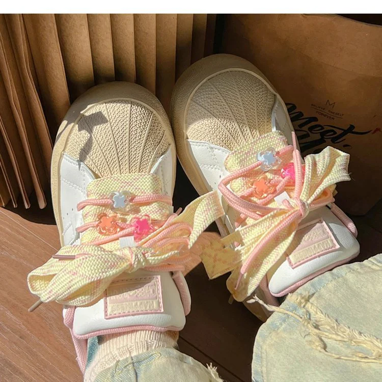 Damen Modische Sneakers mit verspieltem Schnürsystem und bunten Applikationen Heidi Mode - Image 3