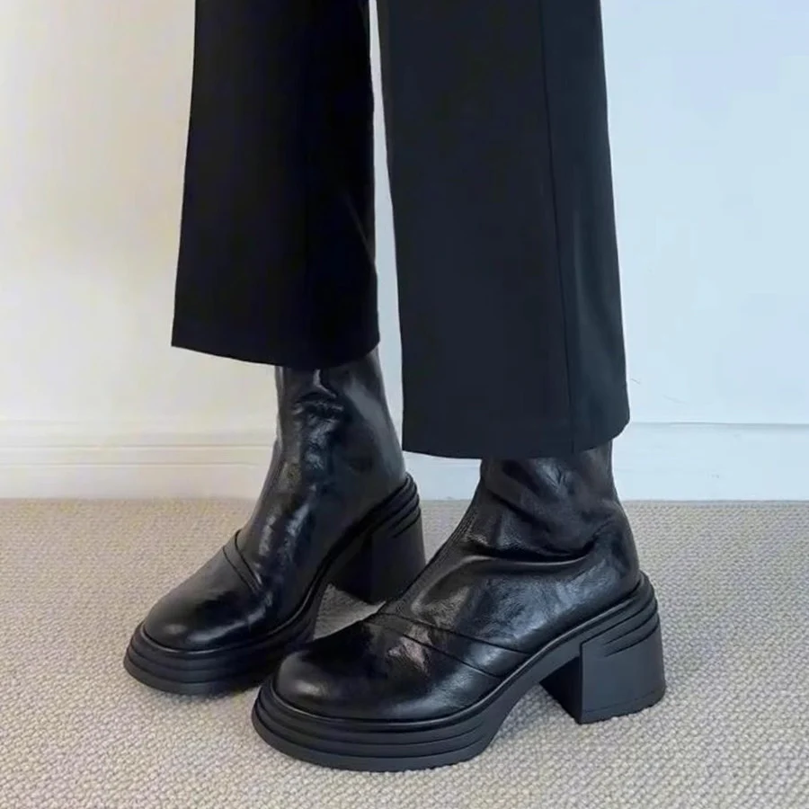 Damen Modische Stiefel mit Blockabsatz und glänzender Lederoberfläche Heidi Mode