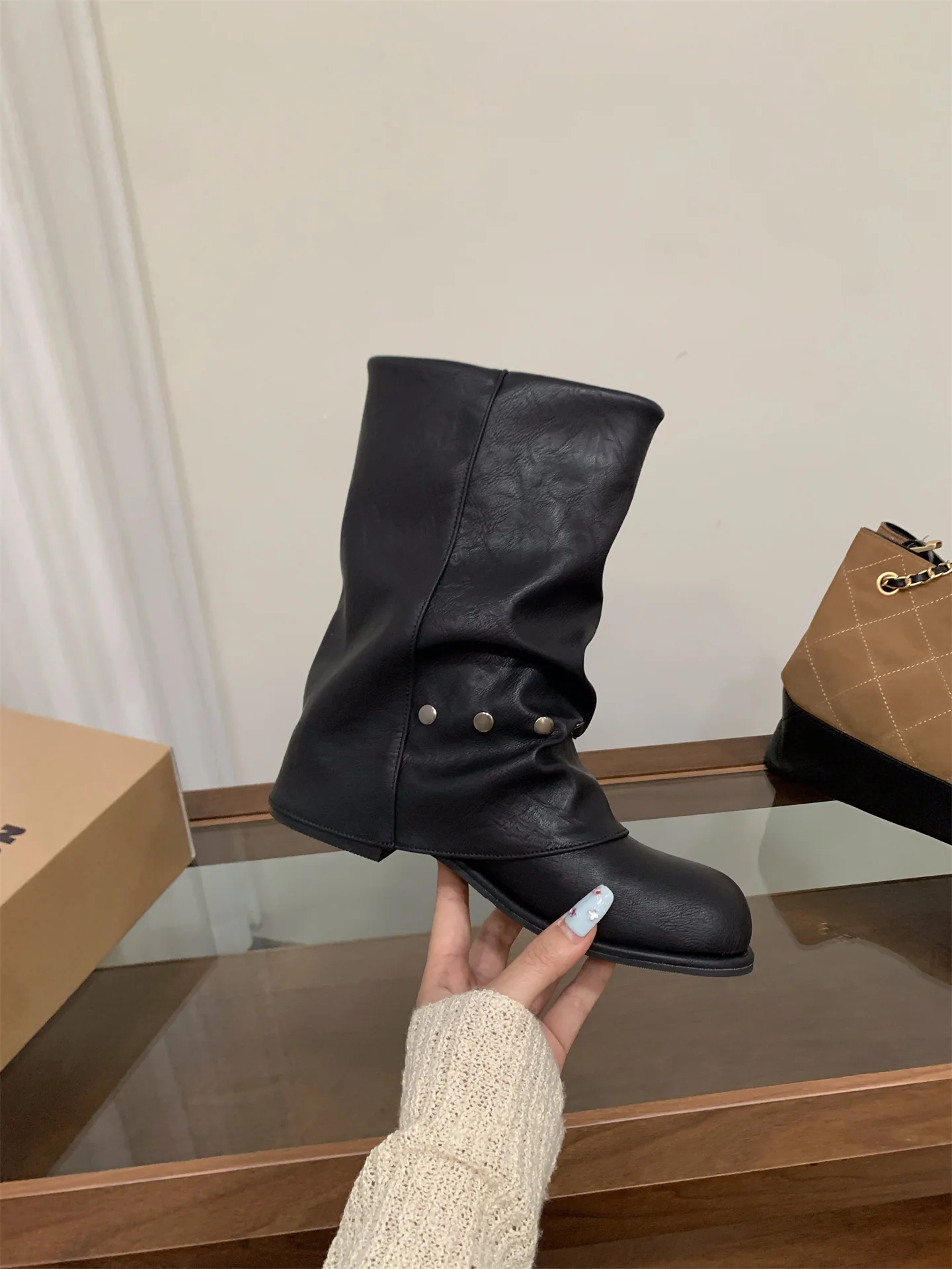 Damen modische Stiefel mit elegantem Faltenwurf und stylishen Druckknopfdetails Heidi Mode - Image 6