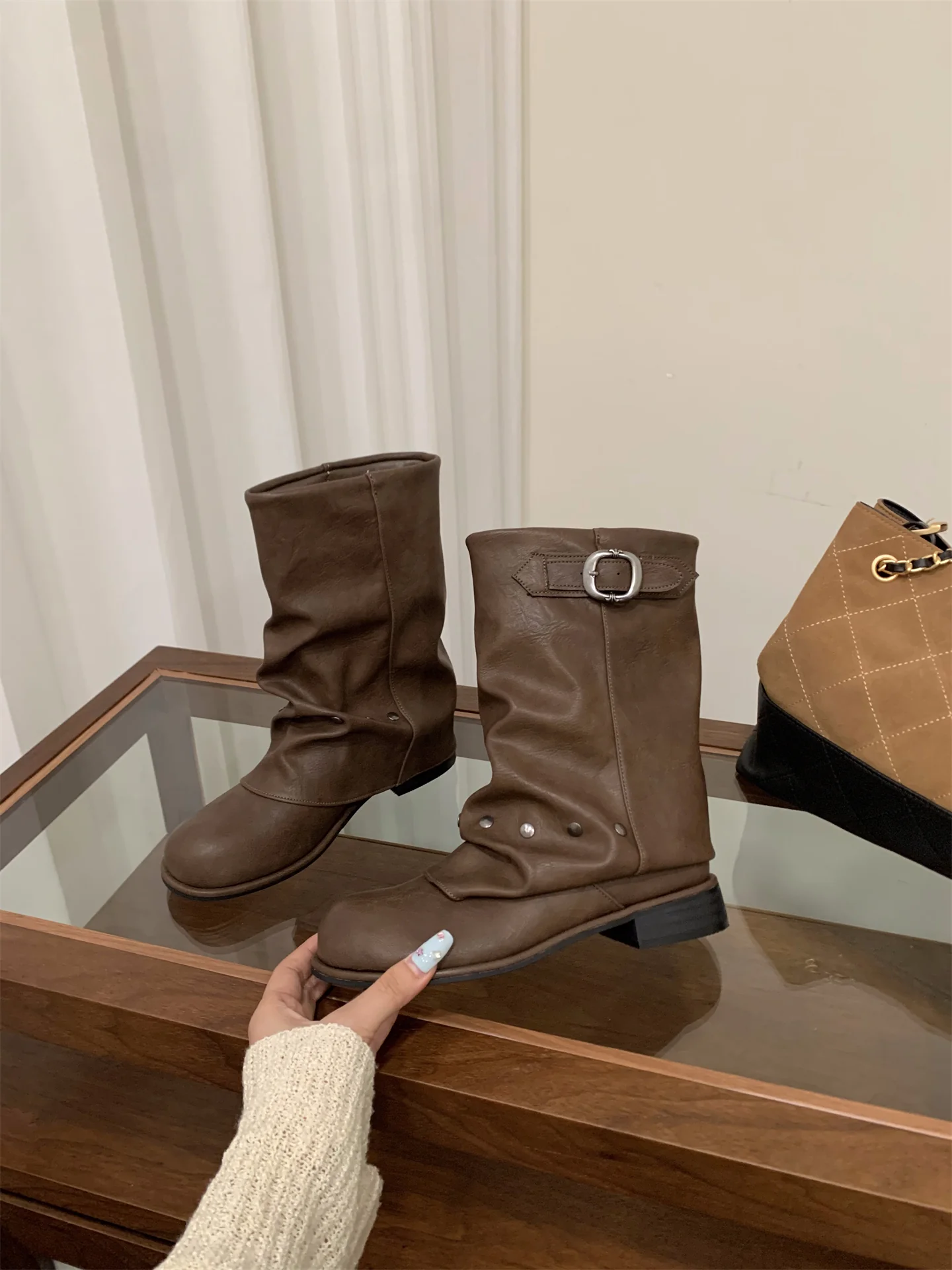 Damen modische Stiefel mit elegantem Faltenwurf und stylishen Druckknopfdetails Heidi Mode - Image 7