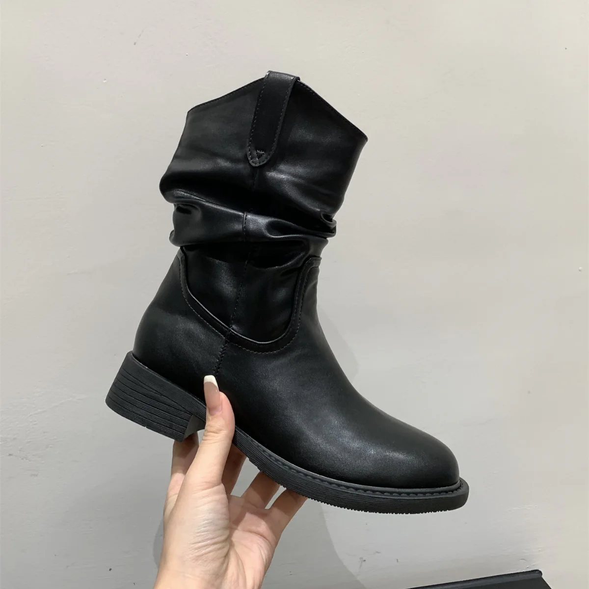 Damen modische Stiefel mit gerafftem Schaft und bequemem Blockabsatz Heidi Mode - Image 4
