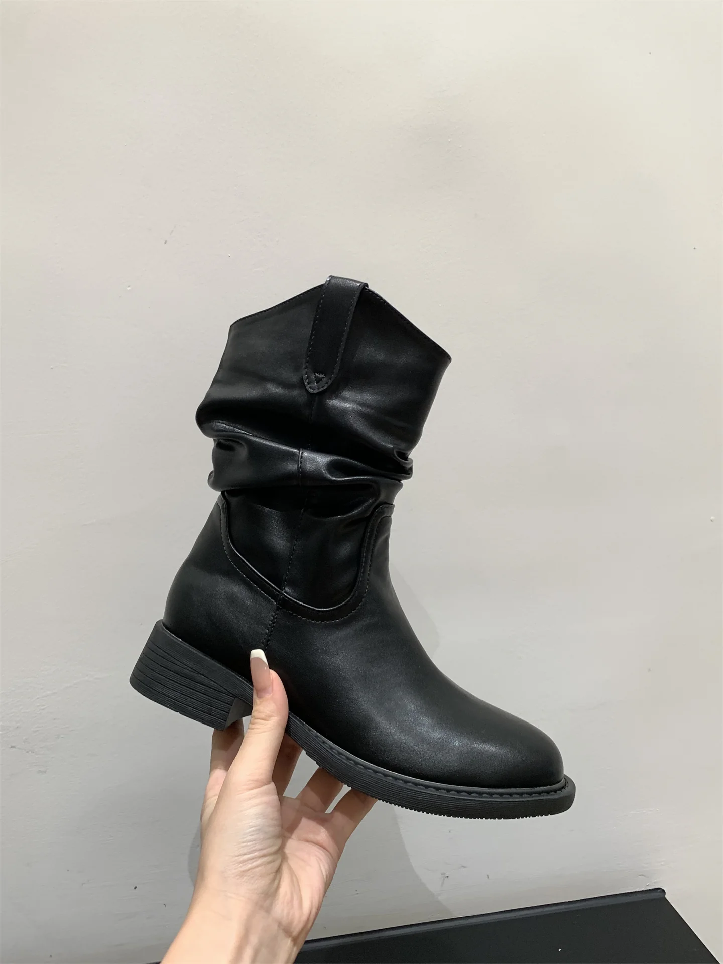 Damen modische Stiefel mit gerafftem Schaft und bequemem Blockabsatz Heidi Mode - Image 6