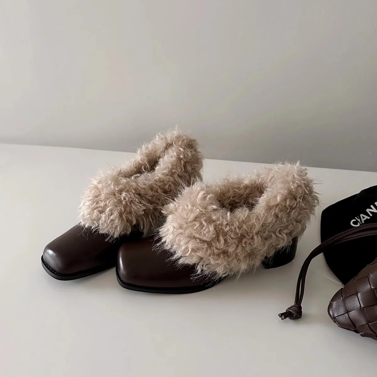 Damen modische Stiefeletten mit kuscheligem Fellkragen und robustem Blockabsatz Heidi Mode