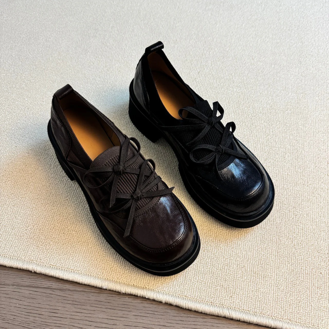 Damen modische und bequeme Slipper mit dekorativen Schnürdetails Heidi Mode - Image 2