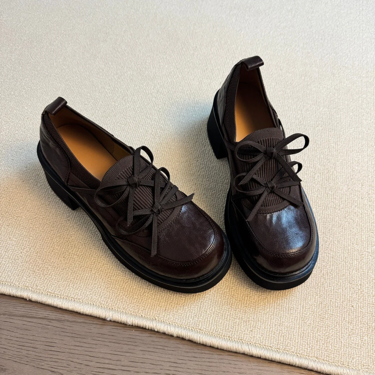 Damen modische und bequeme Slipper mit dekorativen Schnürdetails Heidi Mode - Image 6