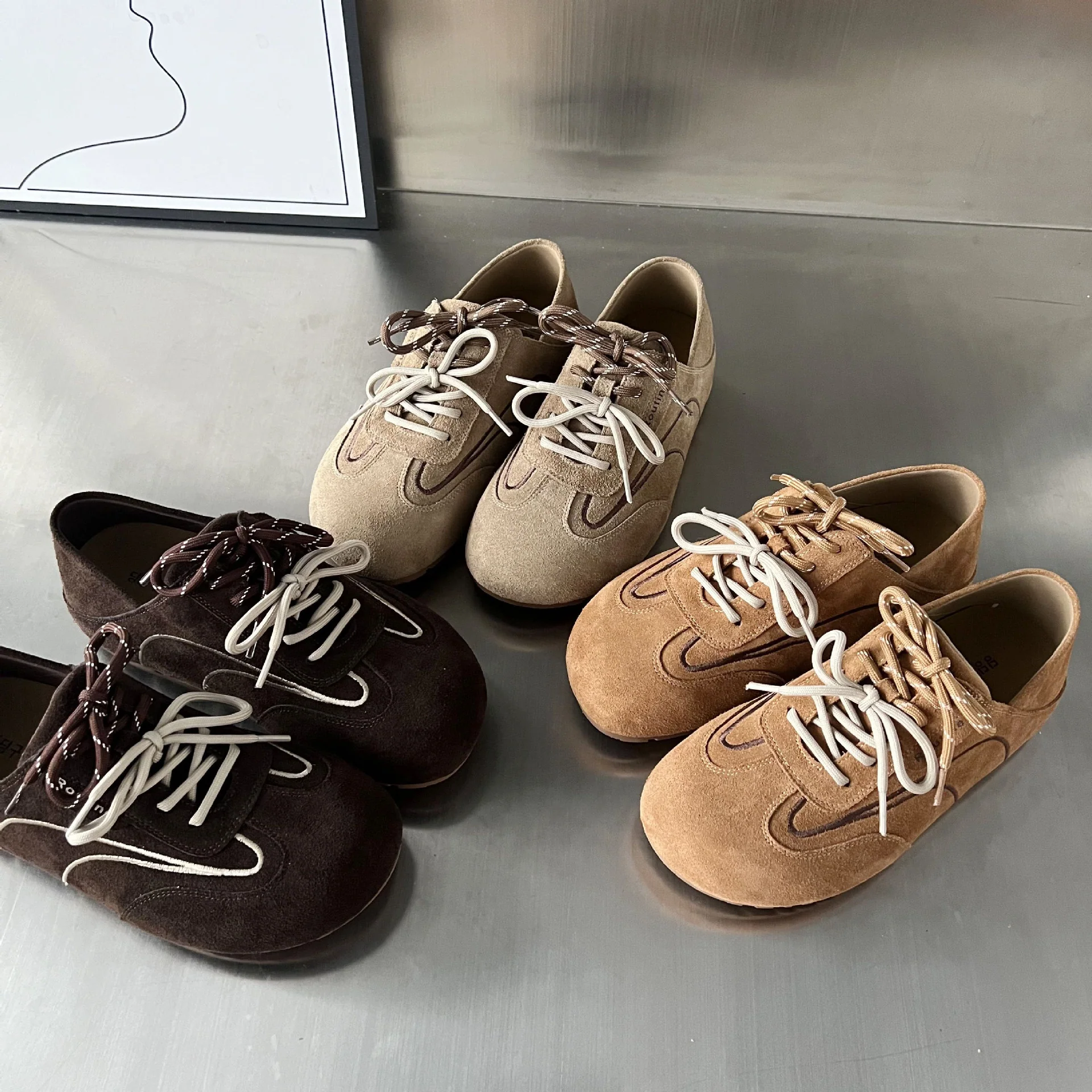 Damen modische Wildleder-Sneaker mit stilvollem Design und innovativem Schnürsystem Heidi Mode - Image 4