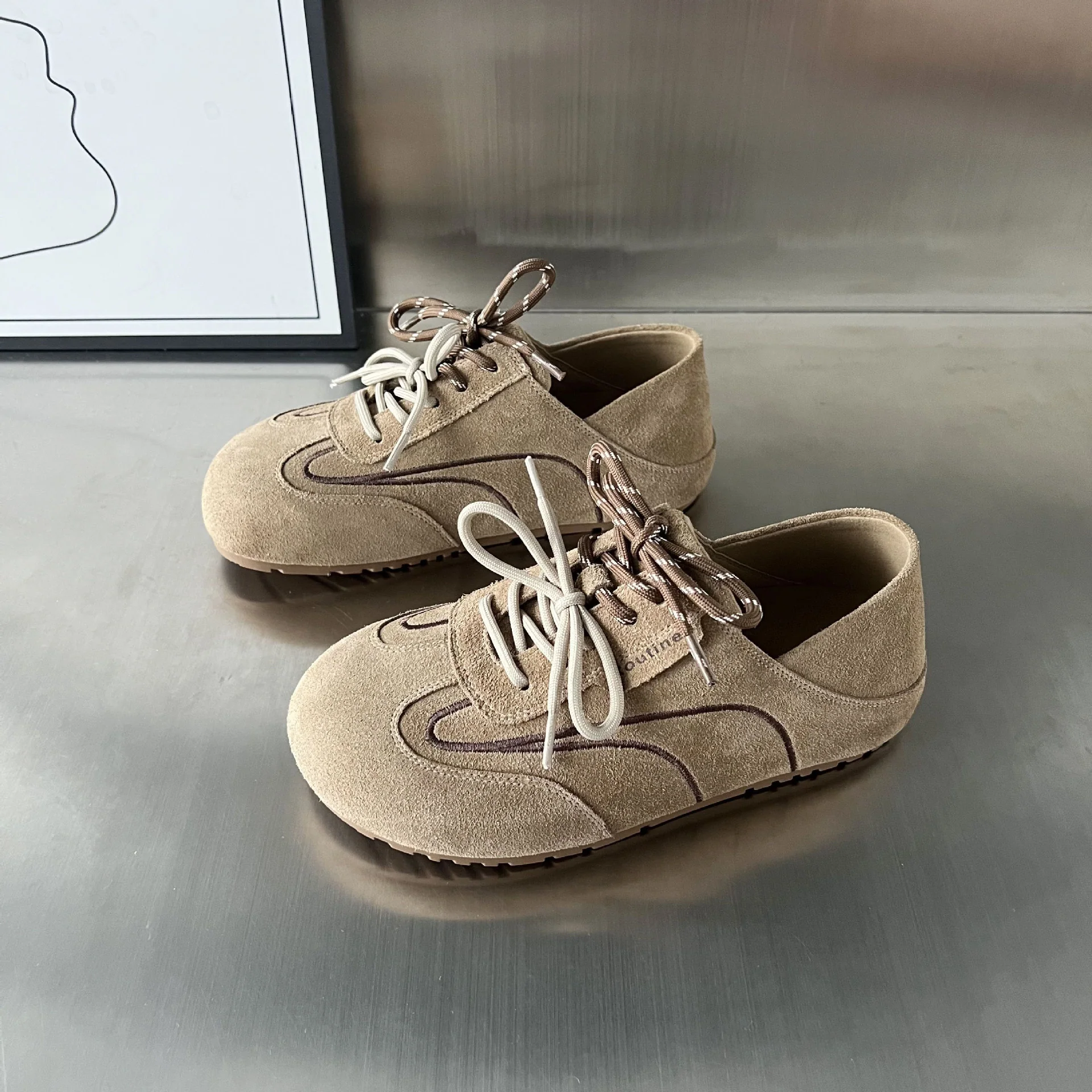 Damen modische Wildleder-Sneaker mit stilvollem Design und innovativem Schnürsystem Heidi Mode - Image 7