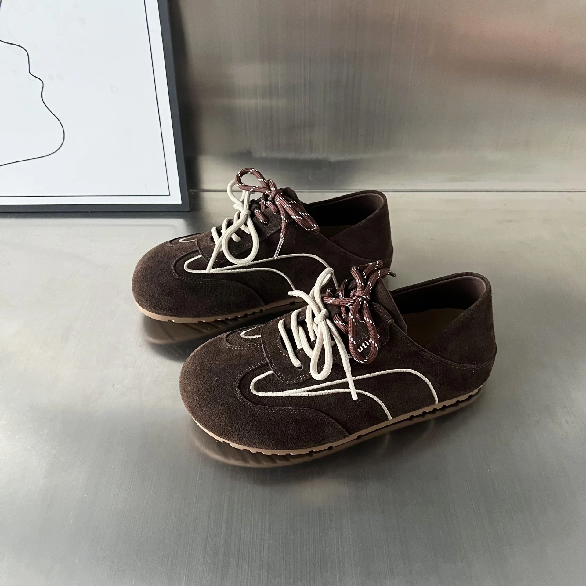 Damen modische Wildleder-Sneaker mit stilvollem Design und innovativem Schnürsystem Heidi Mode - Image 8