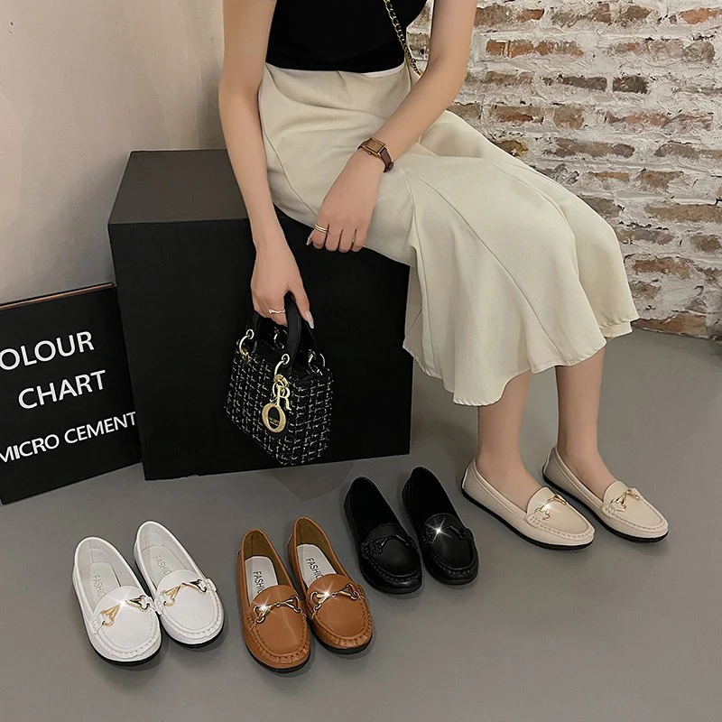 Damen Mokassin-Slipper mit modischen goldenen Akzenten Heidi Mode - Image 3
