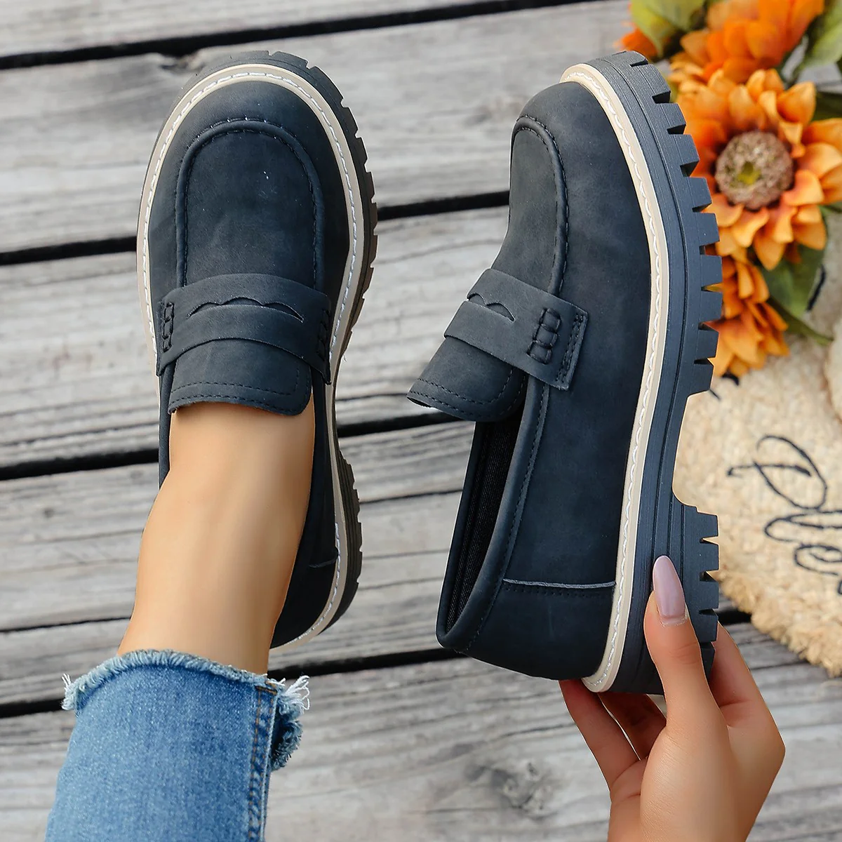 Damen Mokassin-Slipper mit rutschfester Profilsohle und modischer Lederoberfläche Heidi Mode - Image 2