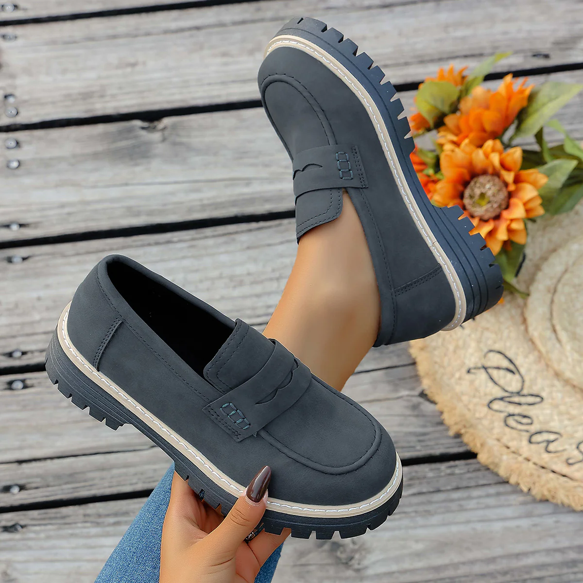Damen Mokassin-Slipper mit rutschfester Profilsohle und modischer Lederoberfläche Heidi Mode - Image 4