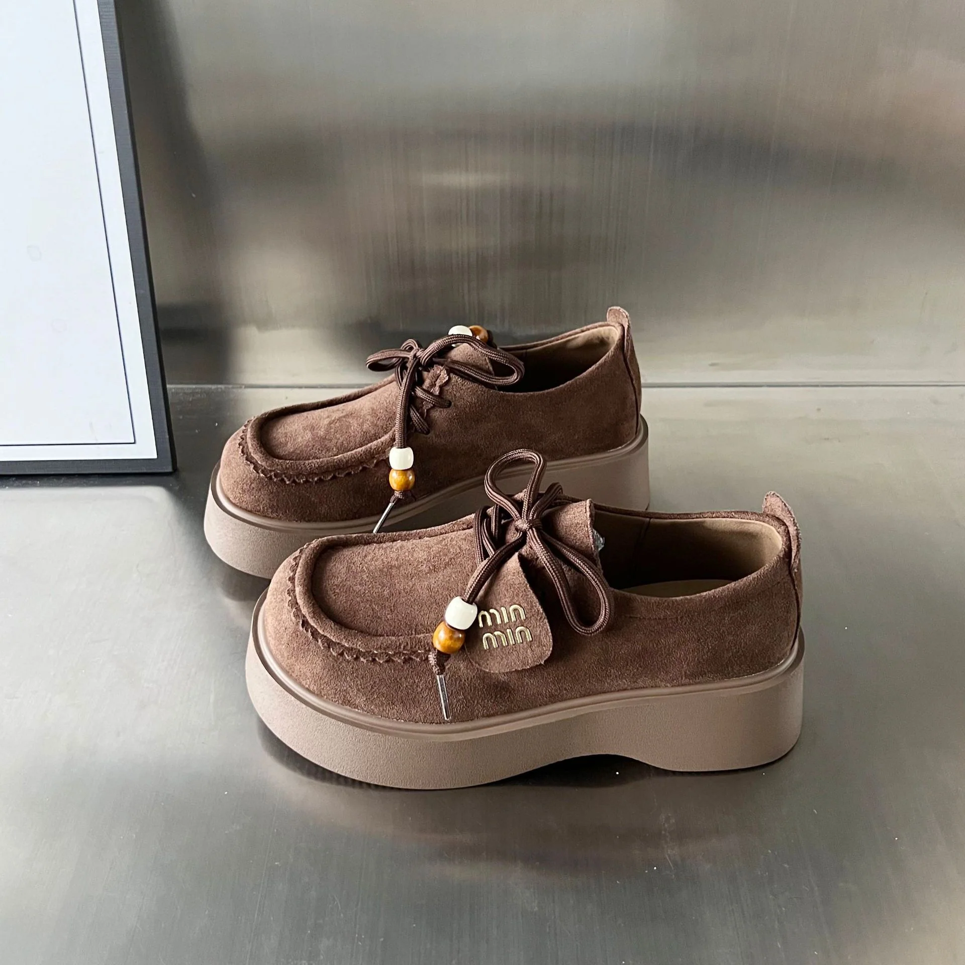 Damen Mokassin-Sneaker mit bequemer Plateau-Sohle und dekorativem Schnürsystem Heidi Mode - Image 2