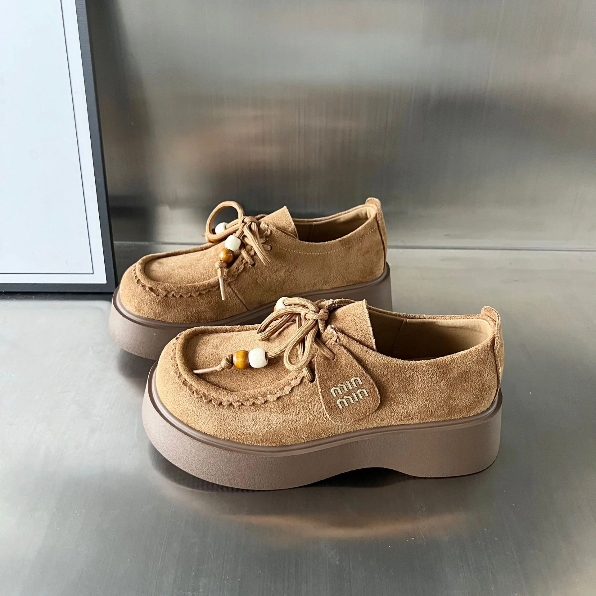 Damen Mokassin-Sneaker mit bequemer Plateau-Sohle und dekorativem Schnürsystem Heidi Mode - Image 6