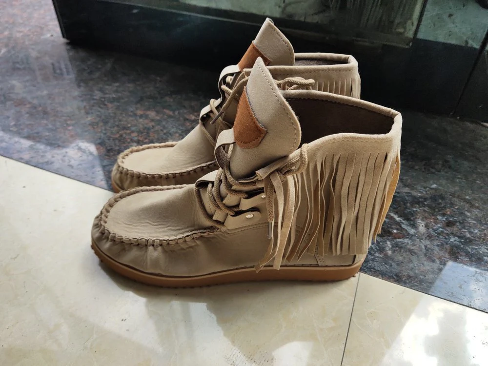 Damen Mokassin-Stiefel mit fransigem Design und handgefertigter Verarbeitung Heidi Mode - Image 8