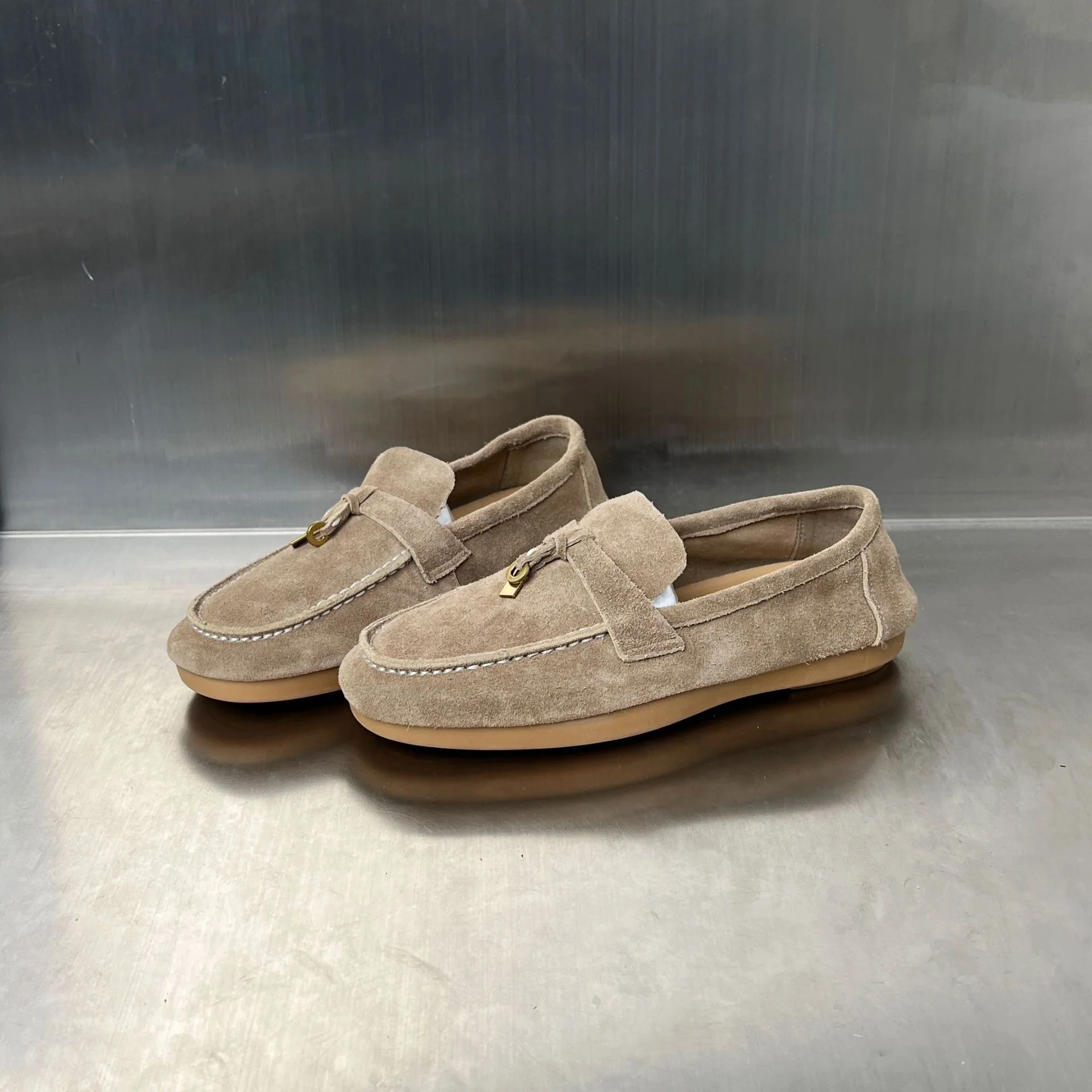 Damen Mokassins aus feinem Wildleder mit elegantem Schnallenverschluss Heidi Mode - Image 2