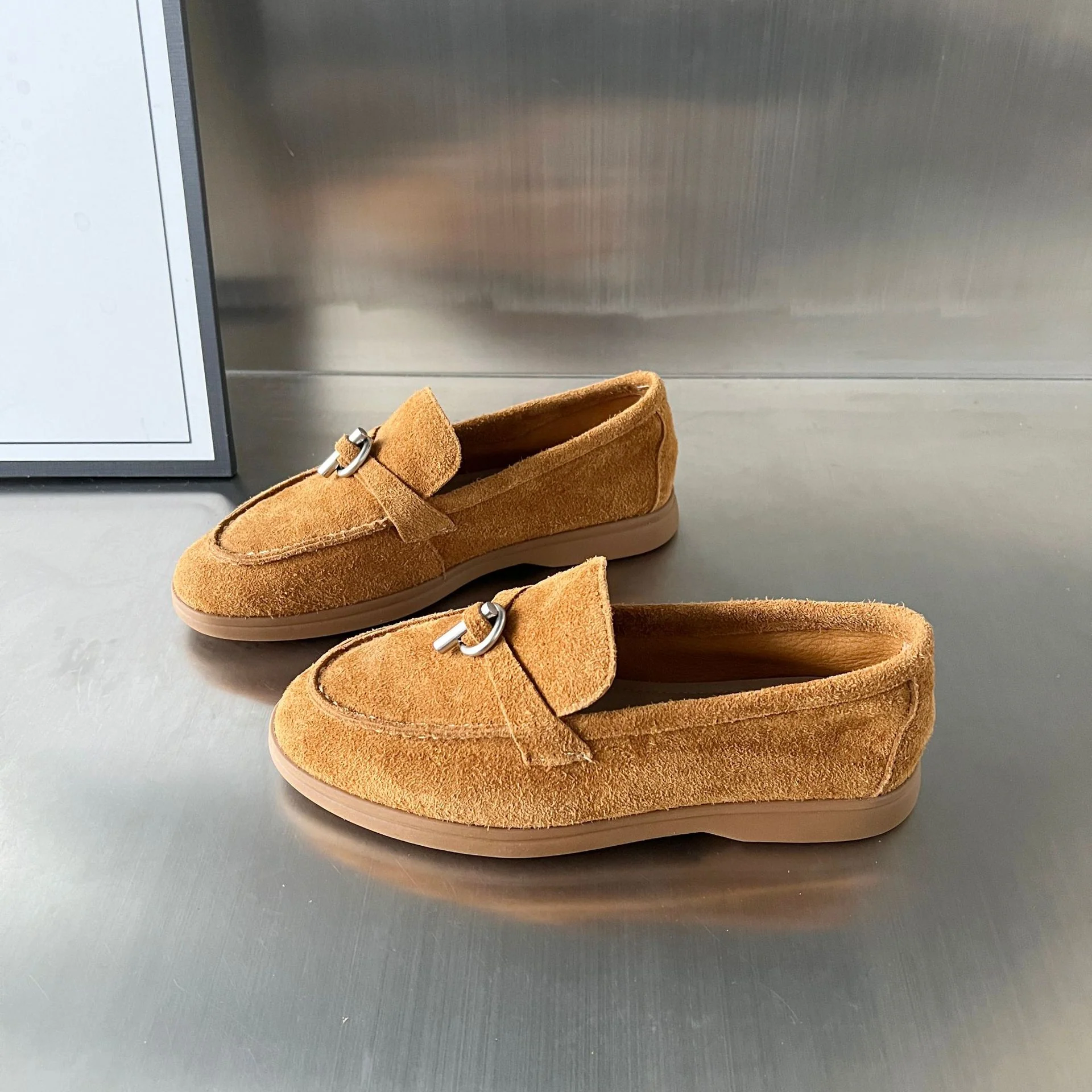 Damen Mokassins aus weichem Wildleder mit dekorativem Schnallenverschluss Heidi Mode - Image 6