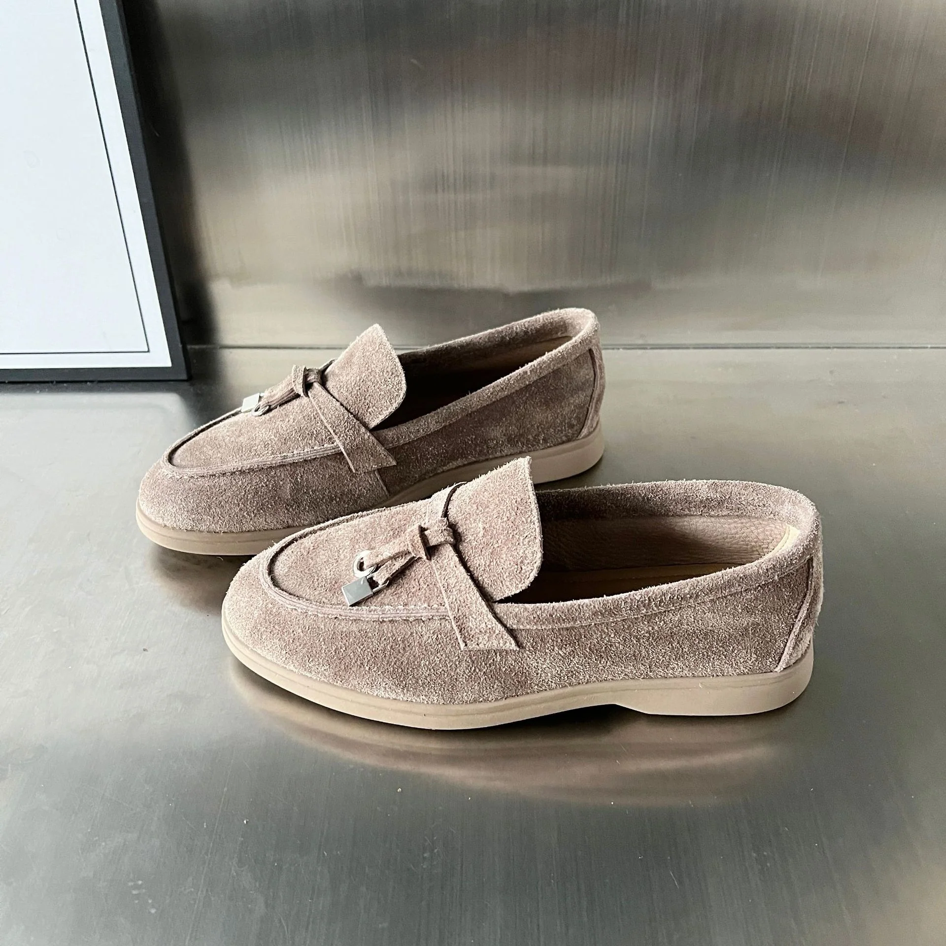 Damen Mokassins aus weichem Wildleder mit eleganter Schleifenverzierung Heidi Mode - Image 8