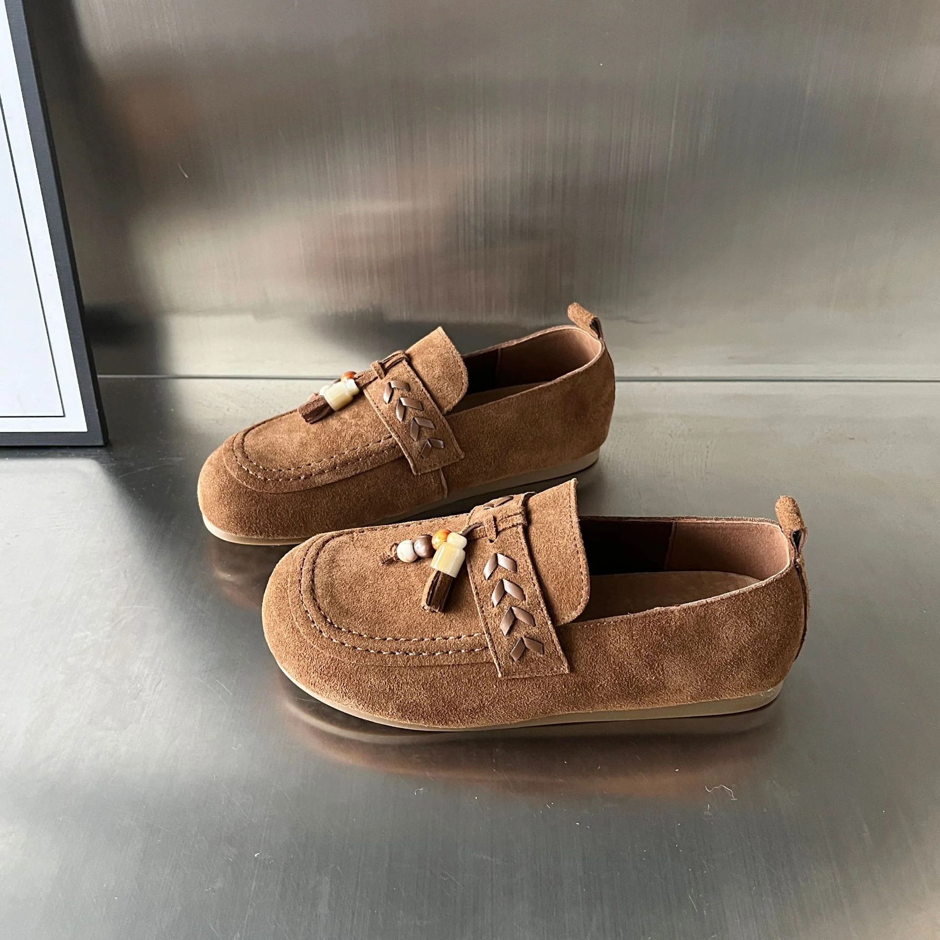 Damen Mokassins aus weichem Wildleder mit raffinierten Schmuckdetails Heidi Mode - Image 2