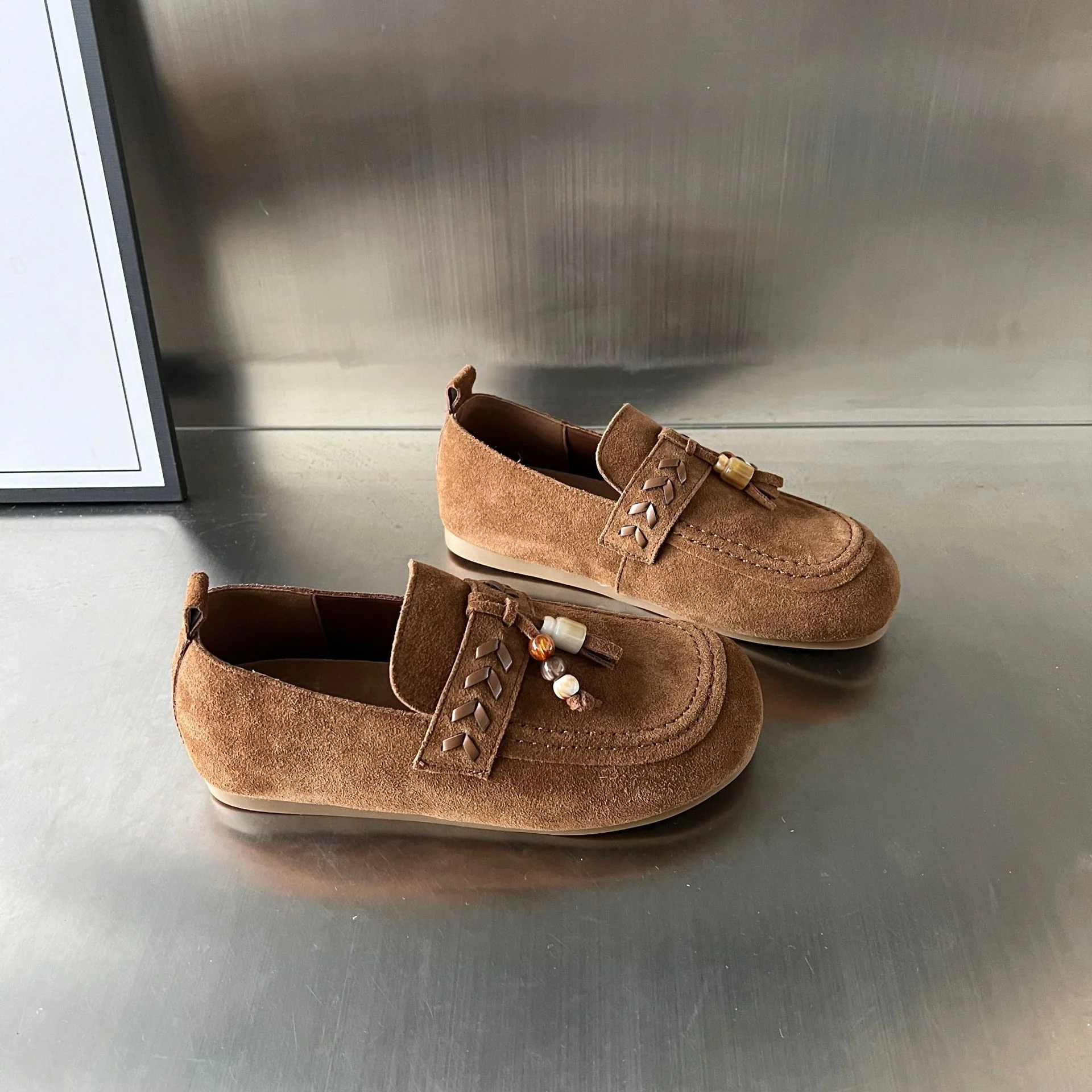 Damen Mokassins aus weichem Wildleder mit raffinierten Schmuckdetails Heidi Mode - Image 4