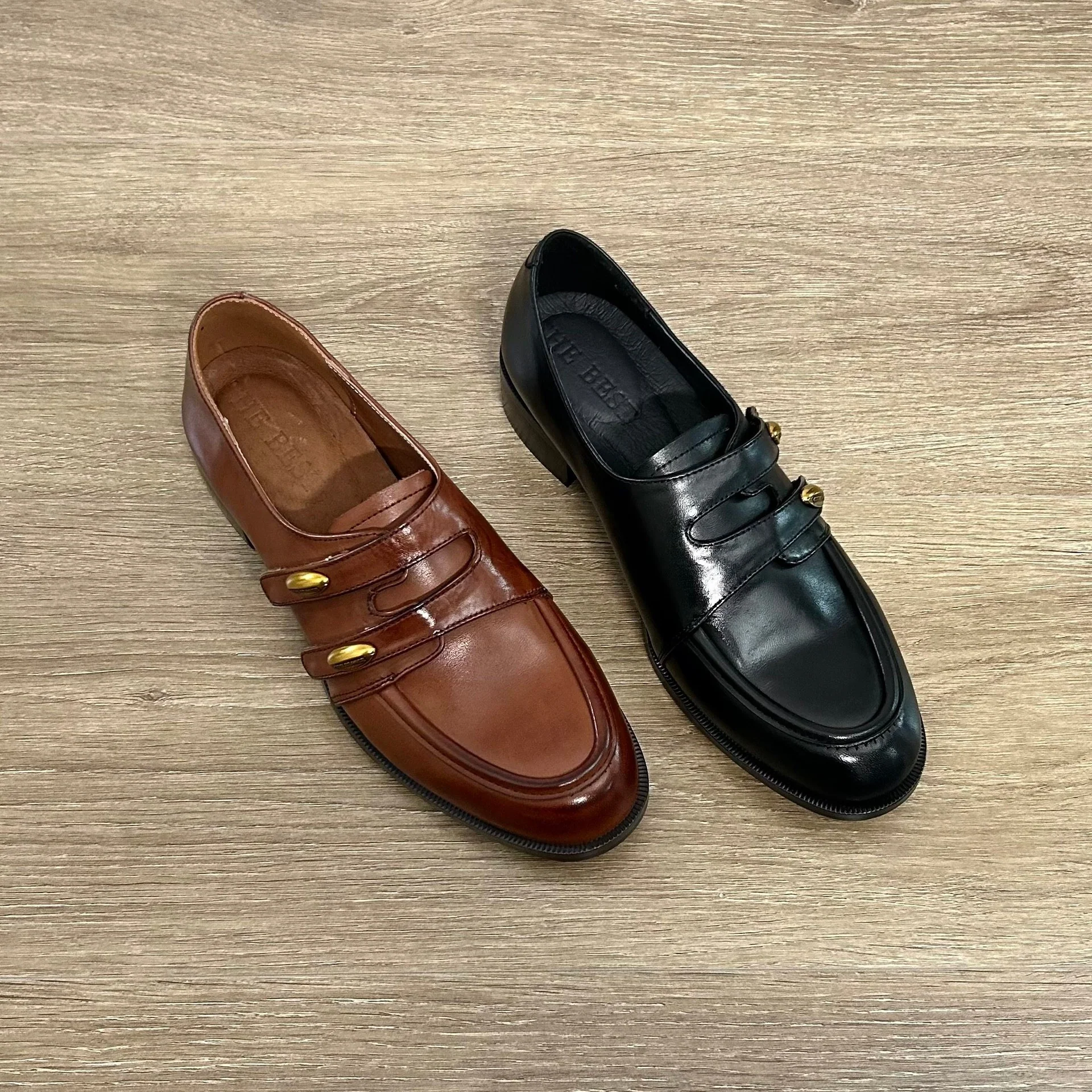 Damen Mokassins mit dekorativen Schnallen und elegantem Glanz Heidi Mode - Image 2