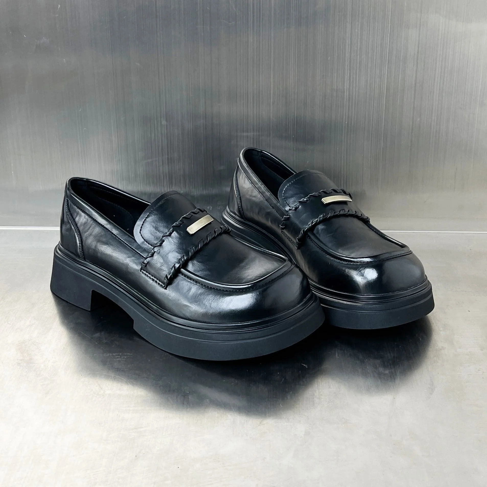 Damen Mokassins mit hochgezogenem Profil und dekorativem Riemen Heidi Mode - Image 5