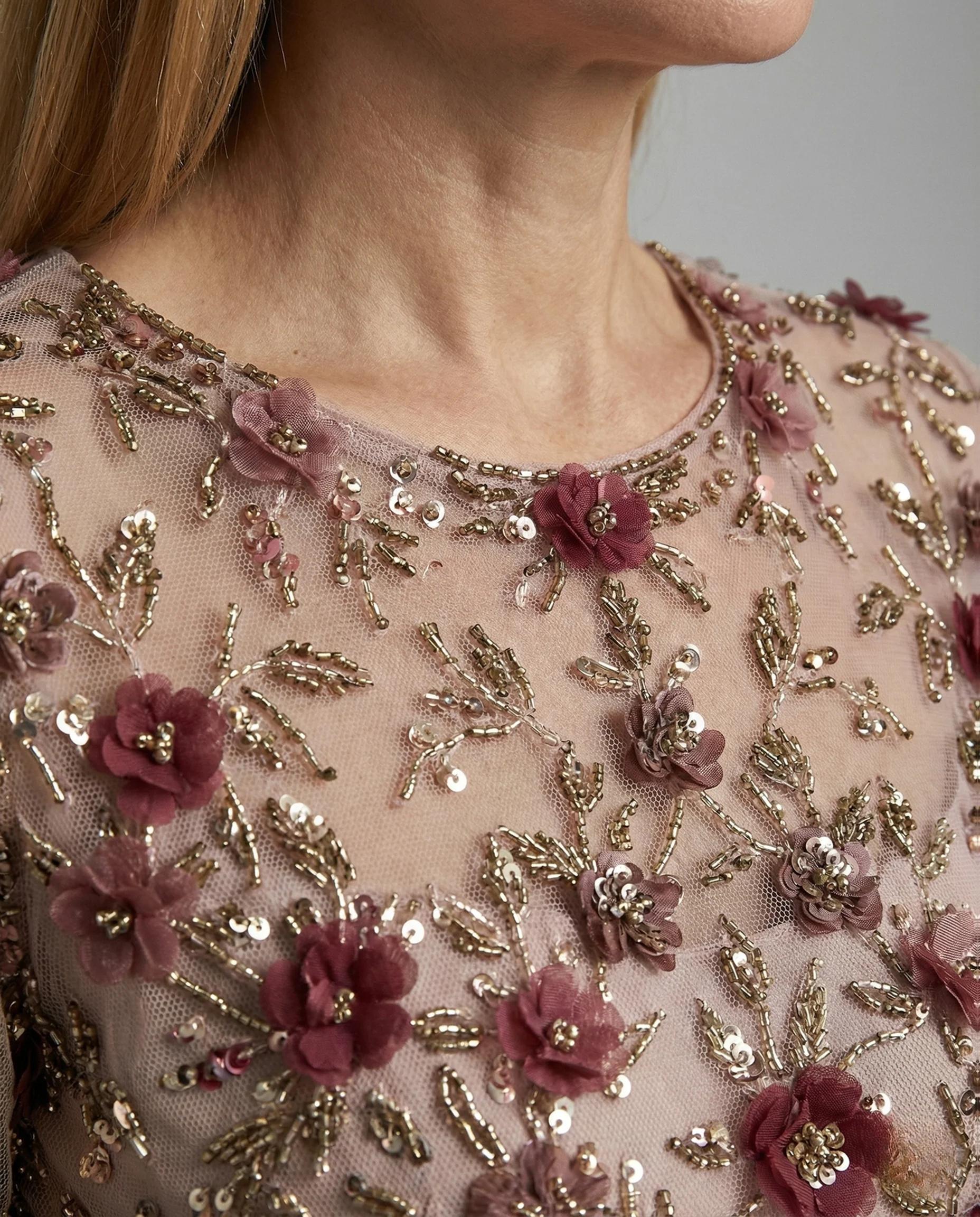Damen Besticktes Abendkleid mit Tüllrock und transparenten Ärmeln - Image 4