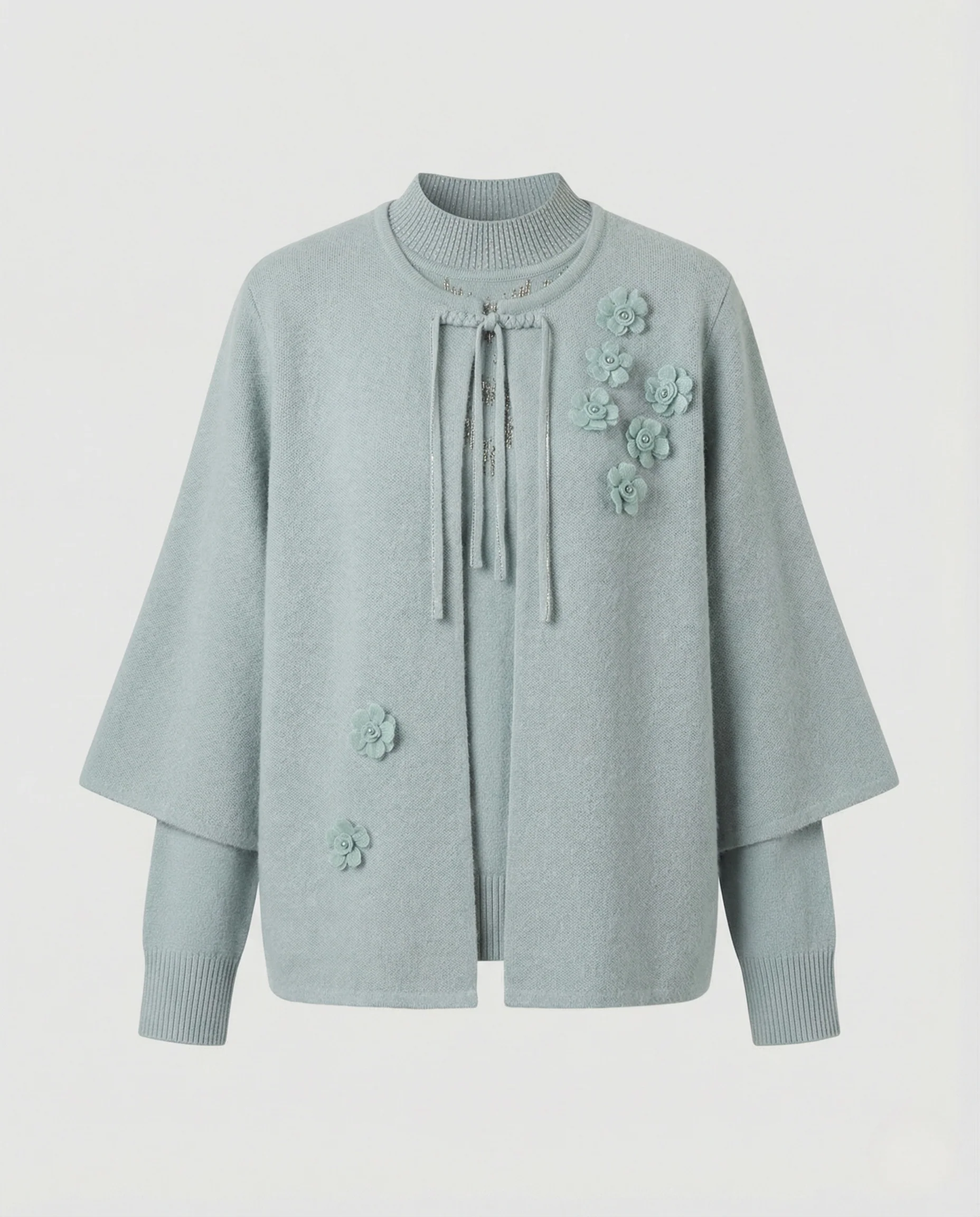 Doppellagiges Feinstrick-Cape mit eingearbeiteten Ärmeln und floralen Applikationen Heidi Mode - Image 5