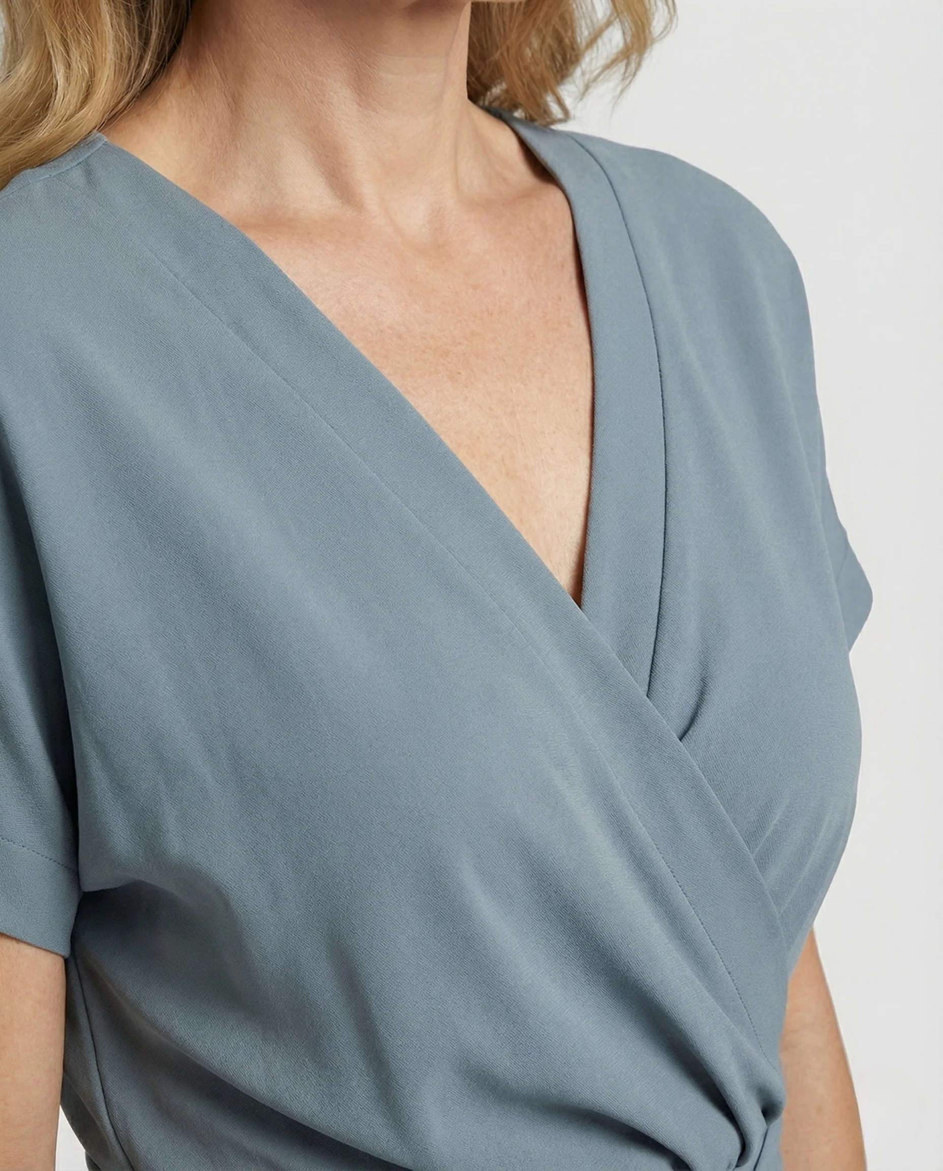 Damen Sommeroverall mit Wickeloberteil und weitem Bein - Image 2