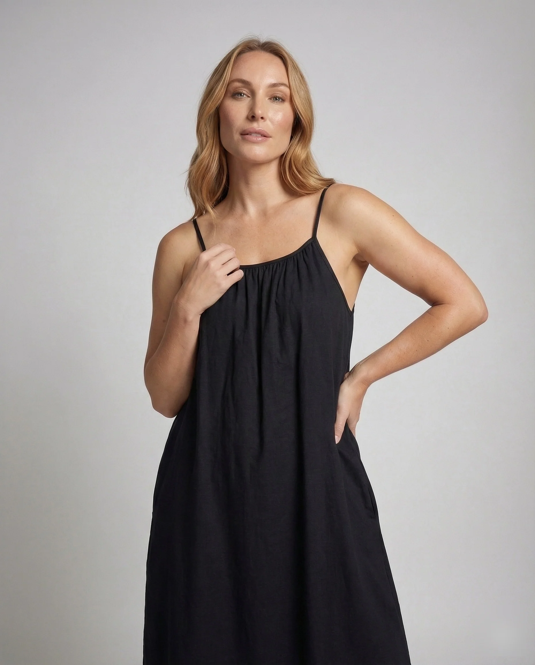 Damen Plissee Maxikleid mit Schmalen Trägern - Image 2