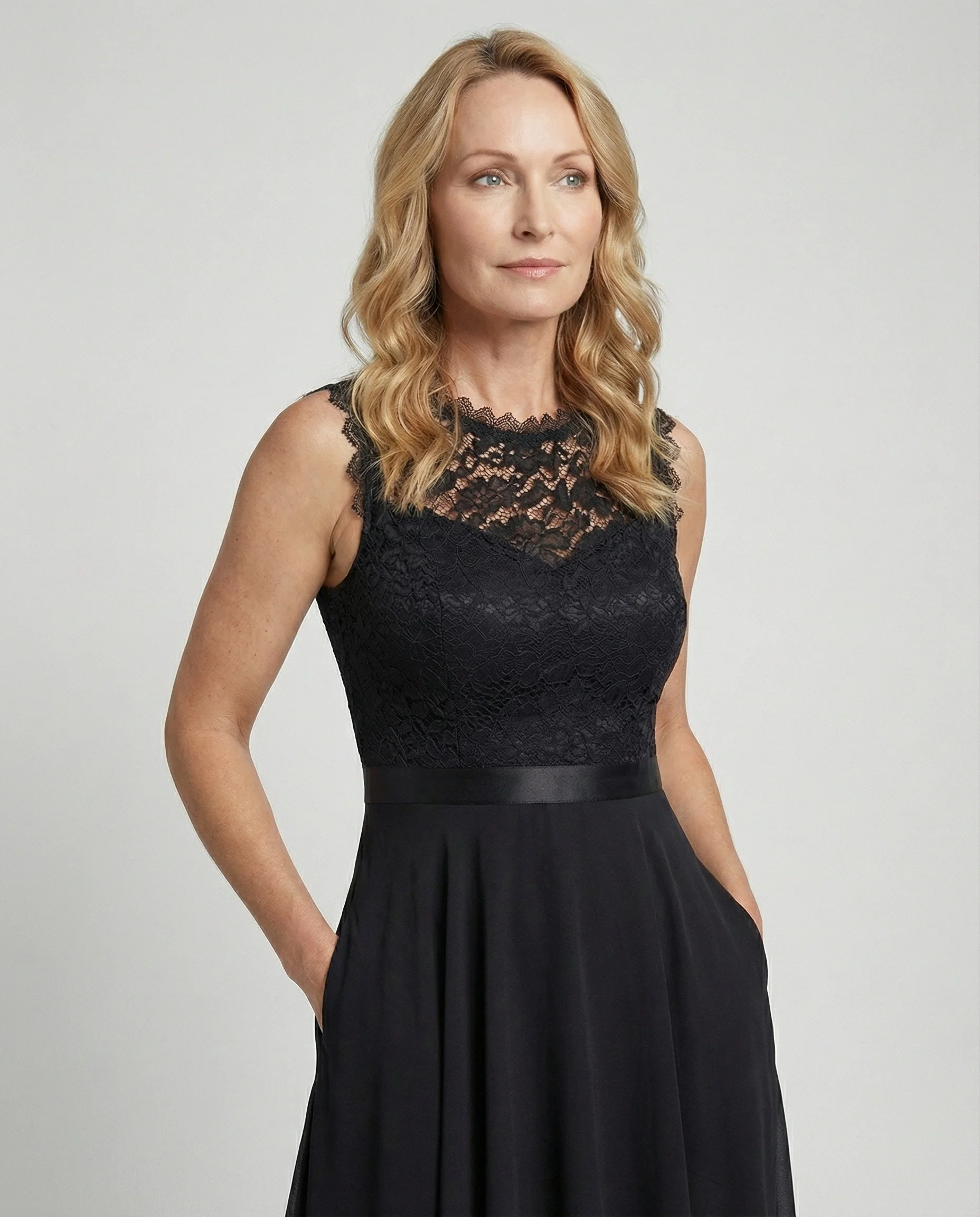 Elegantes Abendkleid mit Spitze und Chiffon - Image 2