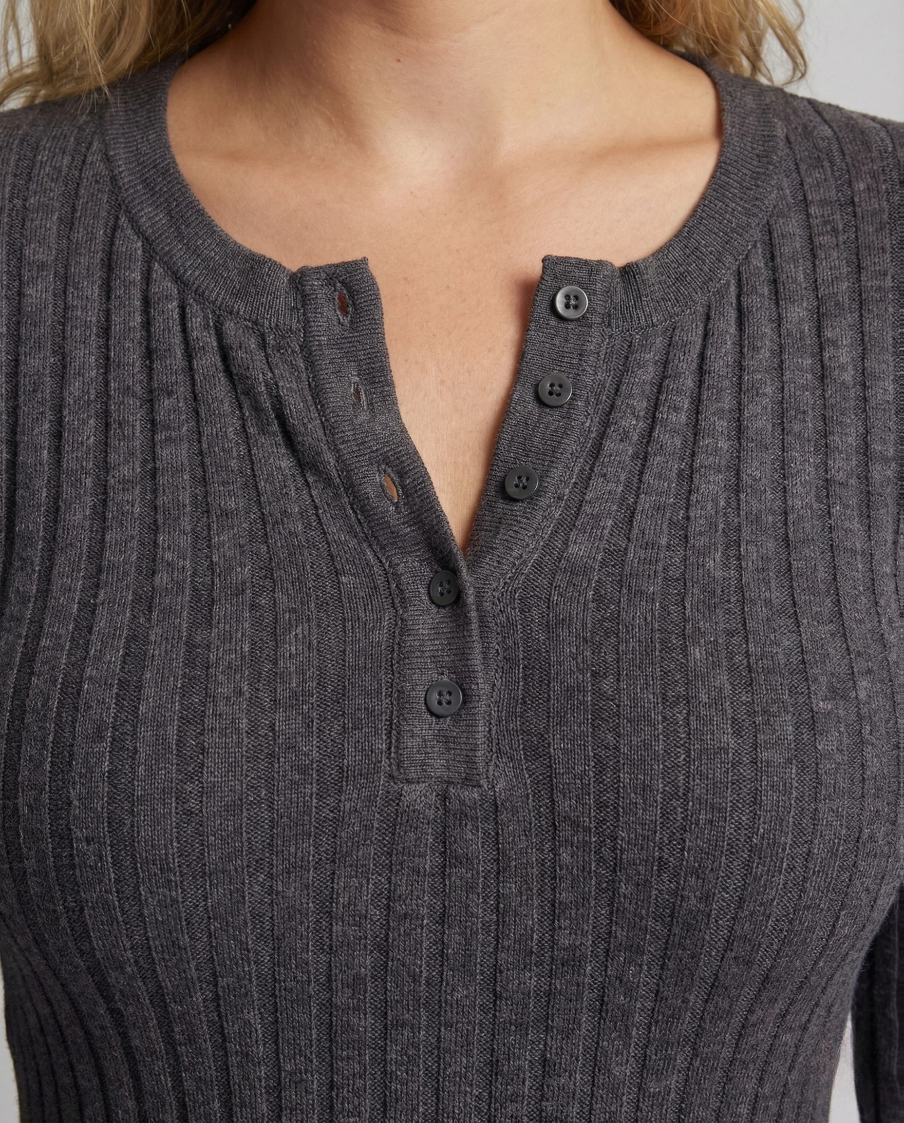 Damen Geripptes Strickkleid mit Knopfleiste - Image 3
