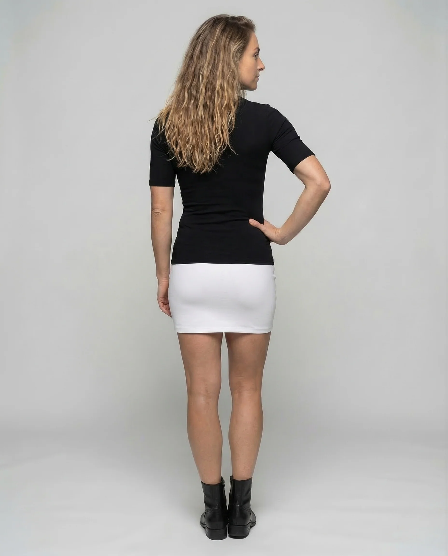 Damen Rollkragen Minikleid Kurzarm - Image 4