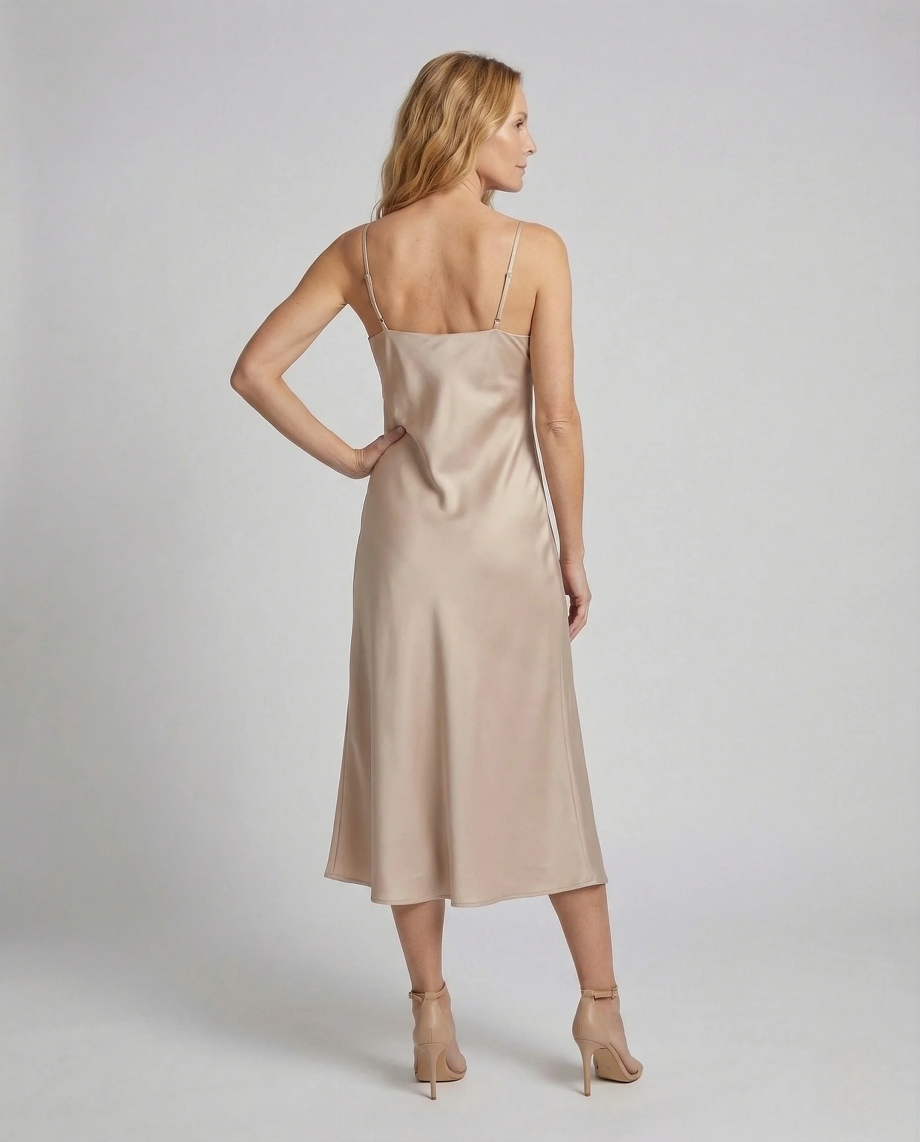 Damen Maxikleid mit Wasserfall Ausschnitt - Image 4