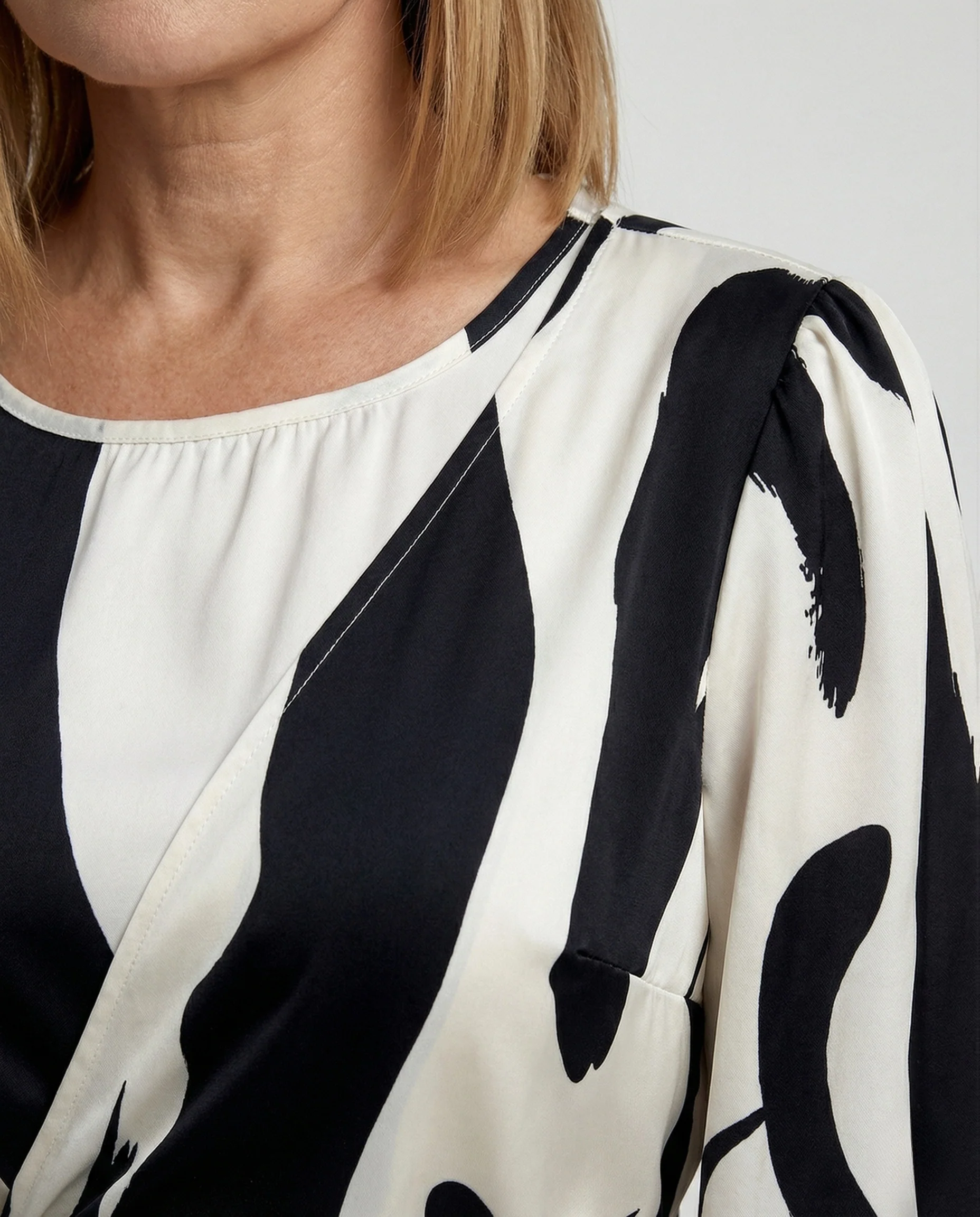 Freizeitkleid Damen Wickel Midikleid - Image 3