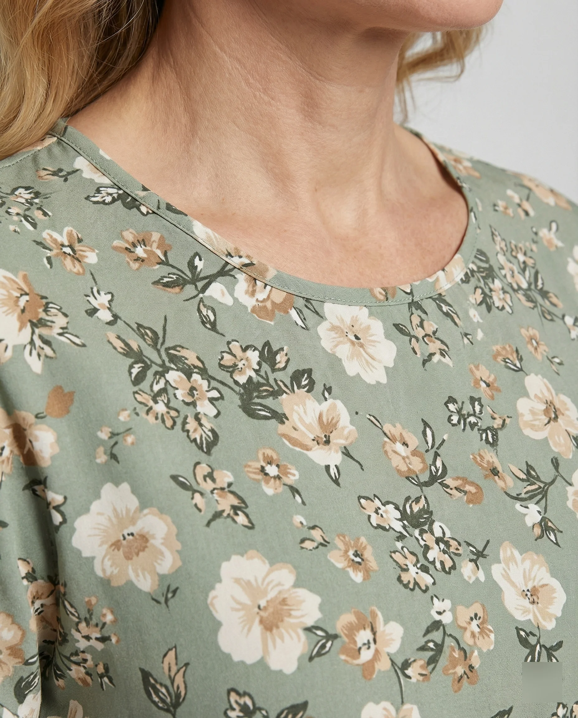 Damen Sommerkleid floral mit Volant - Image 4