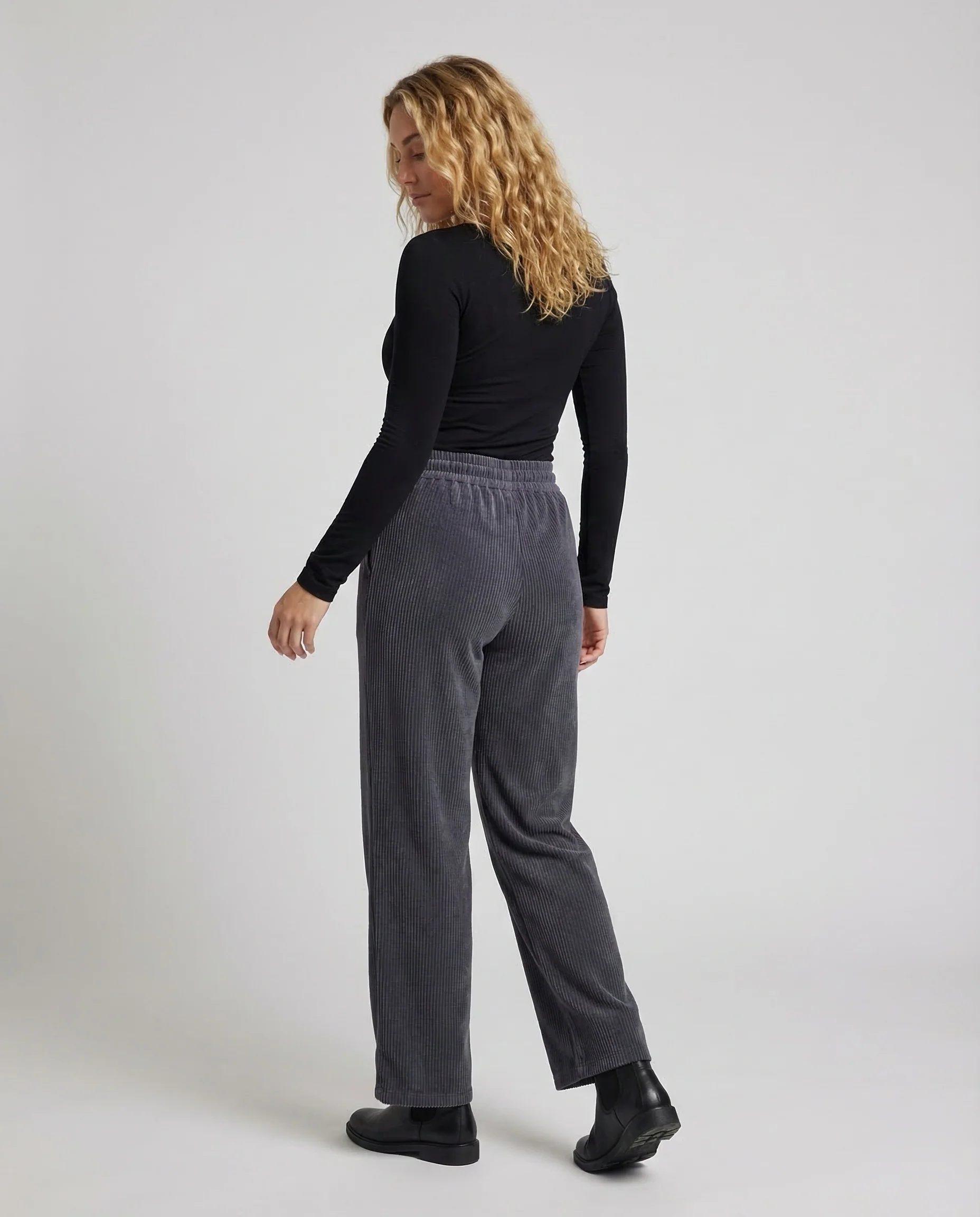 Damen Thermo Cordhose Hochgeschnitten mit Elastischem Bund und Weitem Bein - Image 4