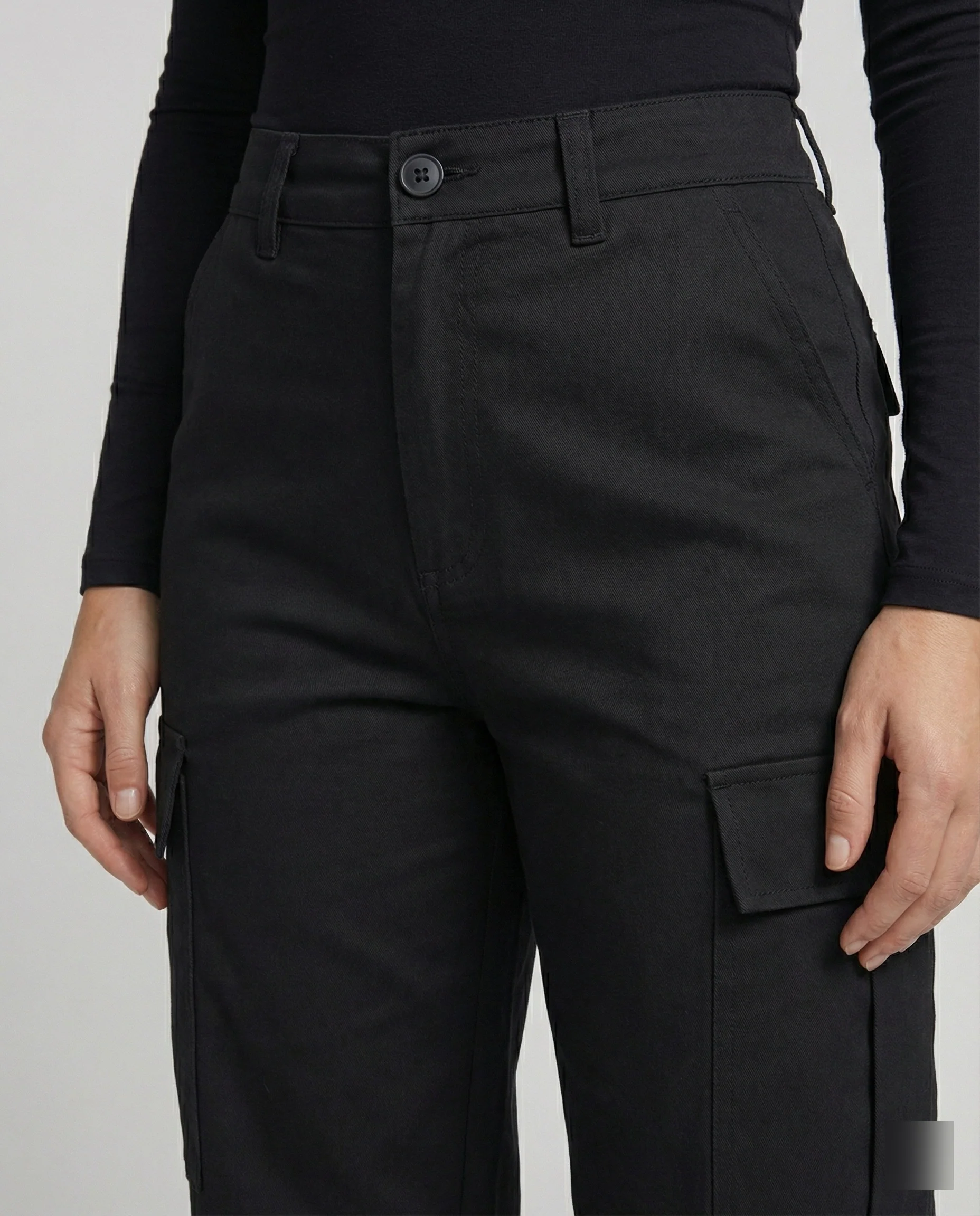 Gerade geschnittene Cargohose im Arbeitslook mit tiefem Schritt, Knie-Teilungsnaht und großen Klappentaschen Heidi-Mode - Image 4