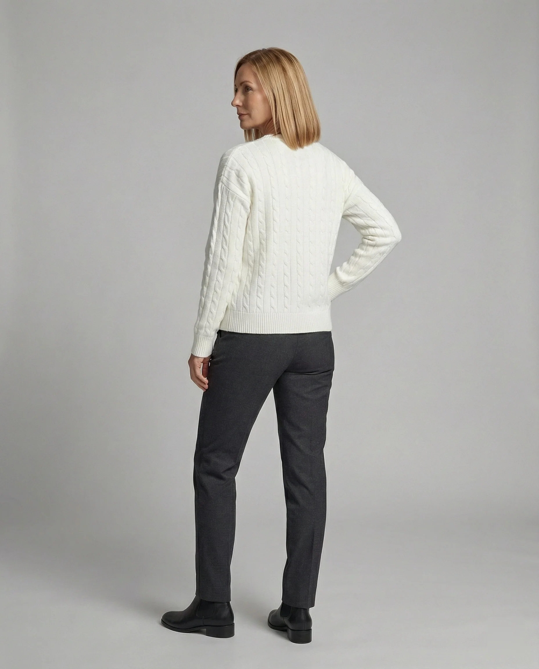 Damen hüftlanger Zopfstrick-Cardigan im kastigen Oversize-Schnitt mit Rundhalsausschnitt und Tonknopfleiste Heidi-Mode - Image 4