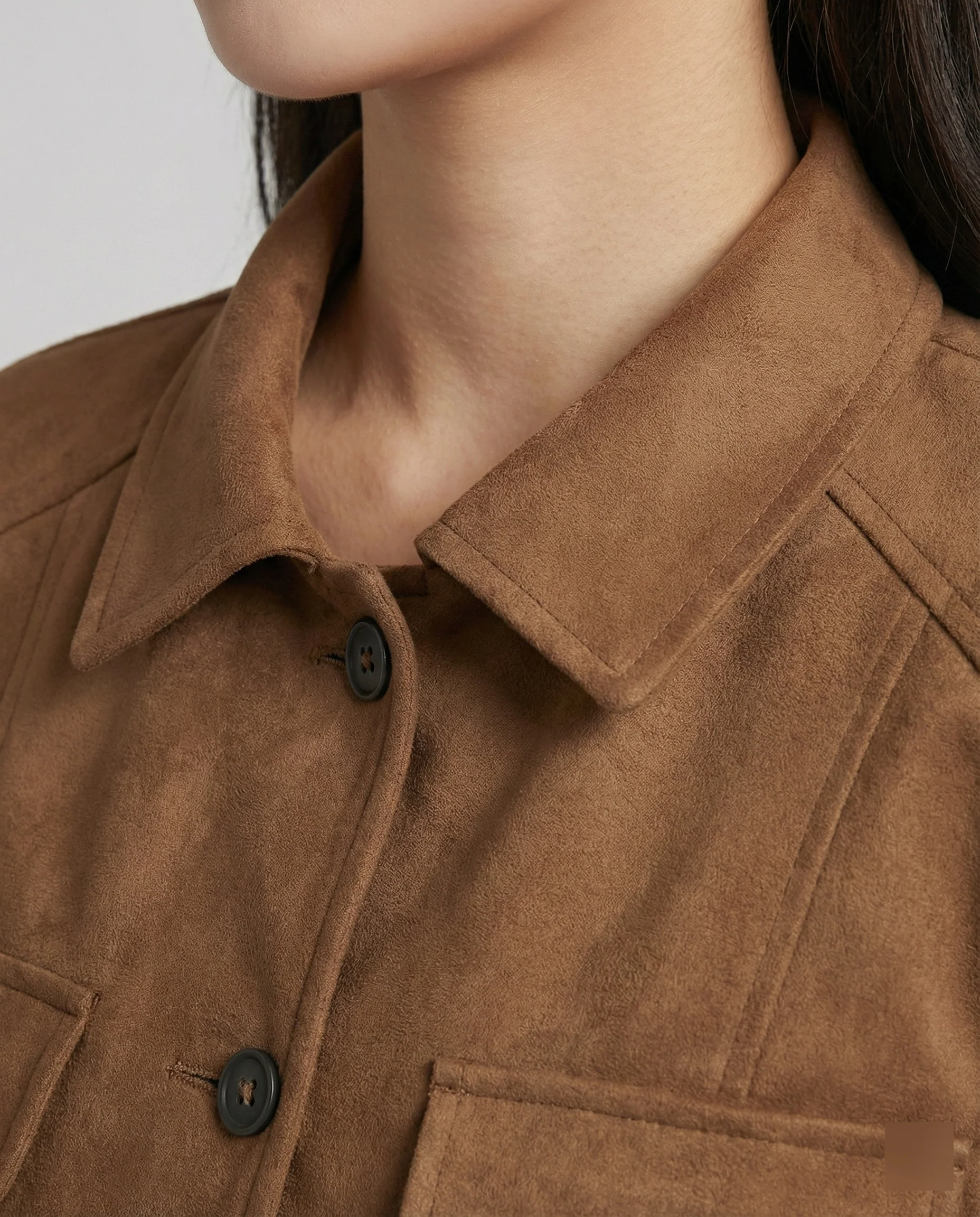 Kurz geschnittene Bikerjacke mit verstellbarem Schnallengurtkragen und Bindeband-Details Heidi-Mode - Image 2
