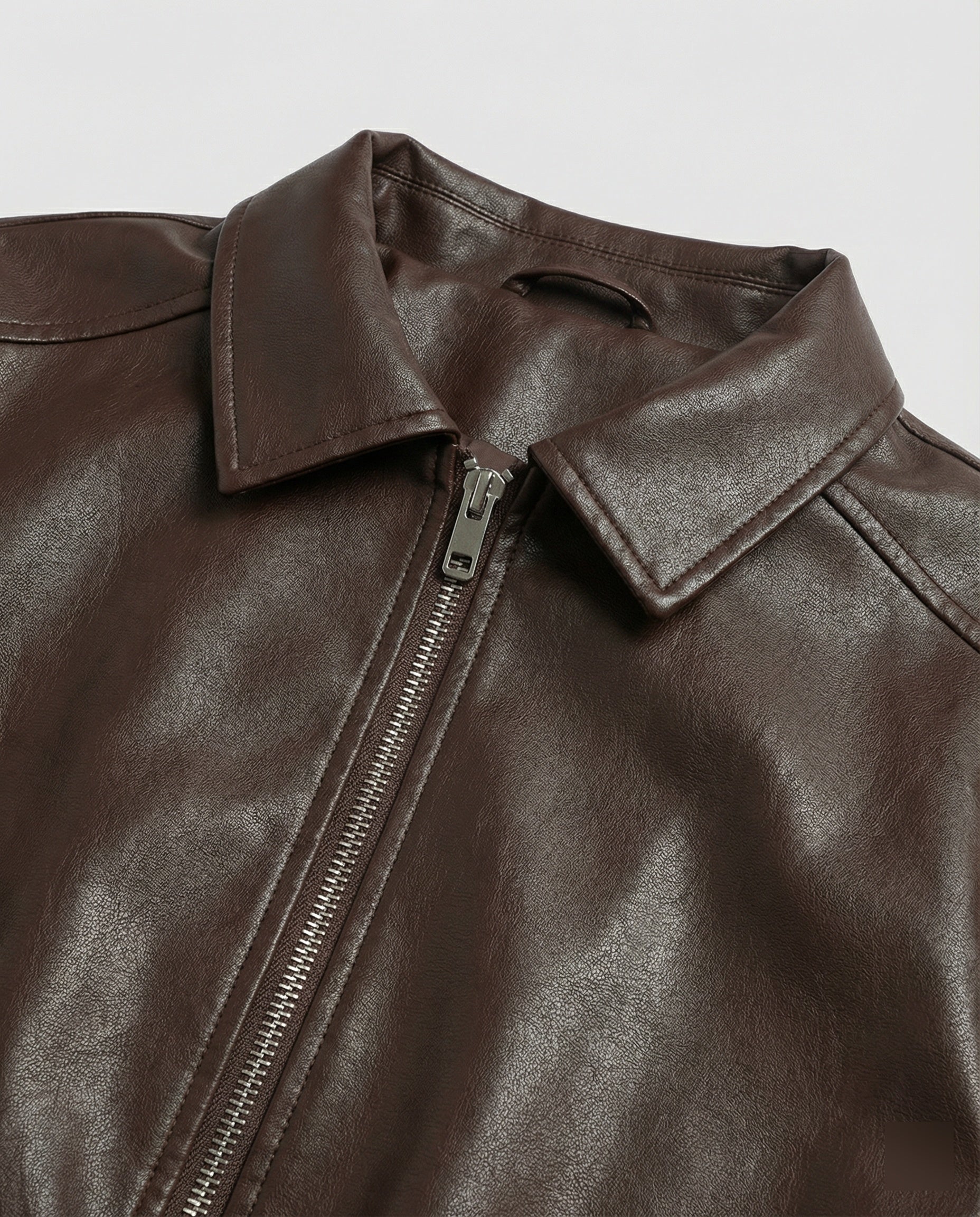 Damen kurz geschnittene Hemdjacke mit Kapuze, großen Pattentaschen und Kordelzugsaum Heidi-Mode - Image 3