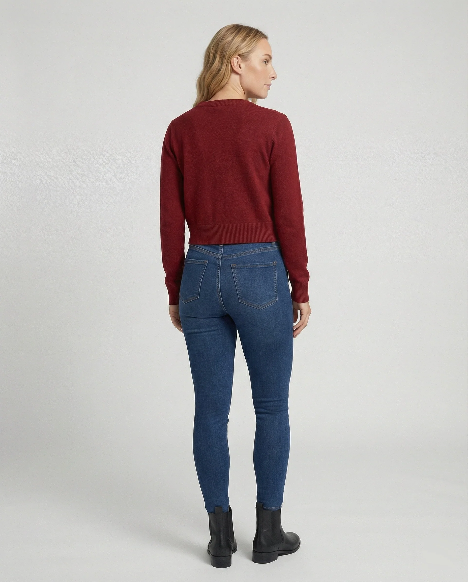 Kurz geschnittene Strickjacke mit Rundhalsausschnitt Zierknopfleiste Trompetenärmeln und elastischem Rippsaum Heidi-Mode - Image 5