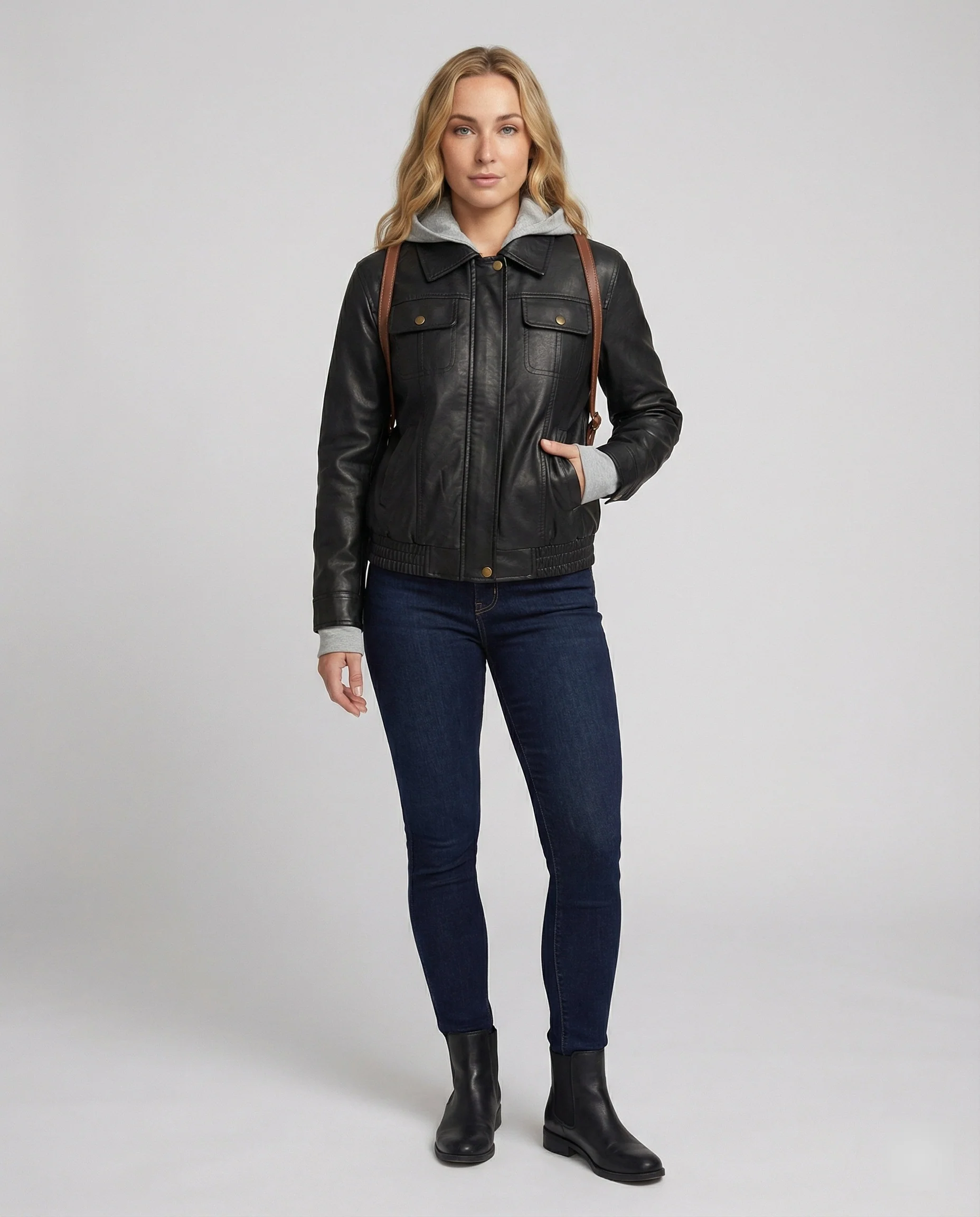Kurz geschnittener Boxy-Lederblouson mit Hemdkragen, Brustpattentaschen und verstellbarem Saum Heidi-Mode