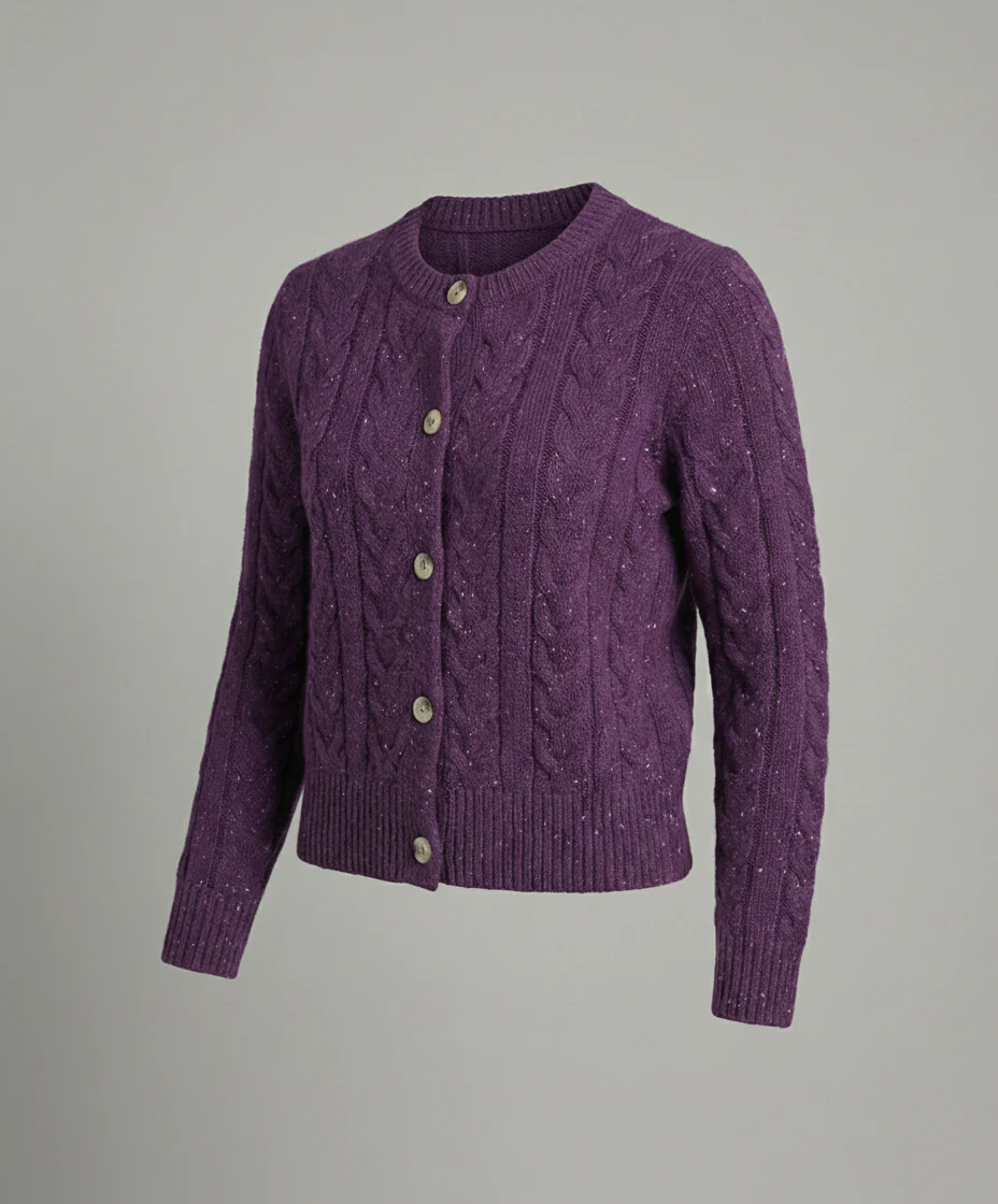 Damen kurz geschnittener kastiger Zopfmuster-Cardigan mit bunten Neps, Perlmuttknöpfen, Rippbündchen und Monogramm-Stickerei Heidi-Mode - Image 4
