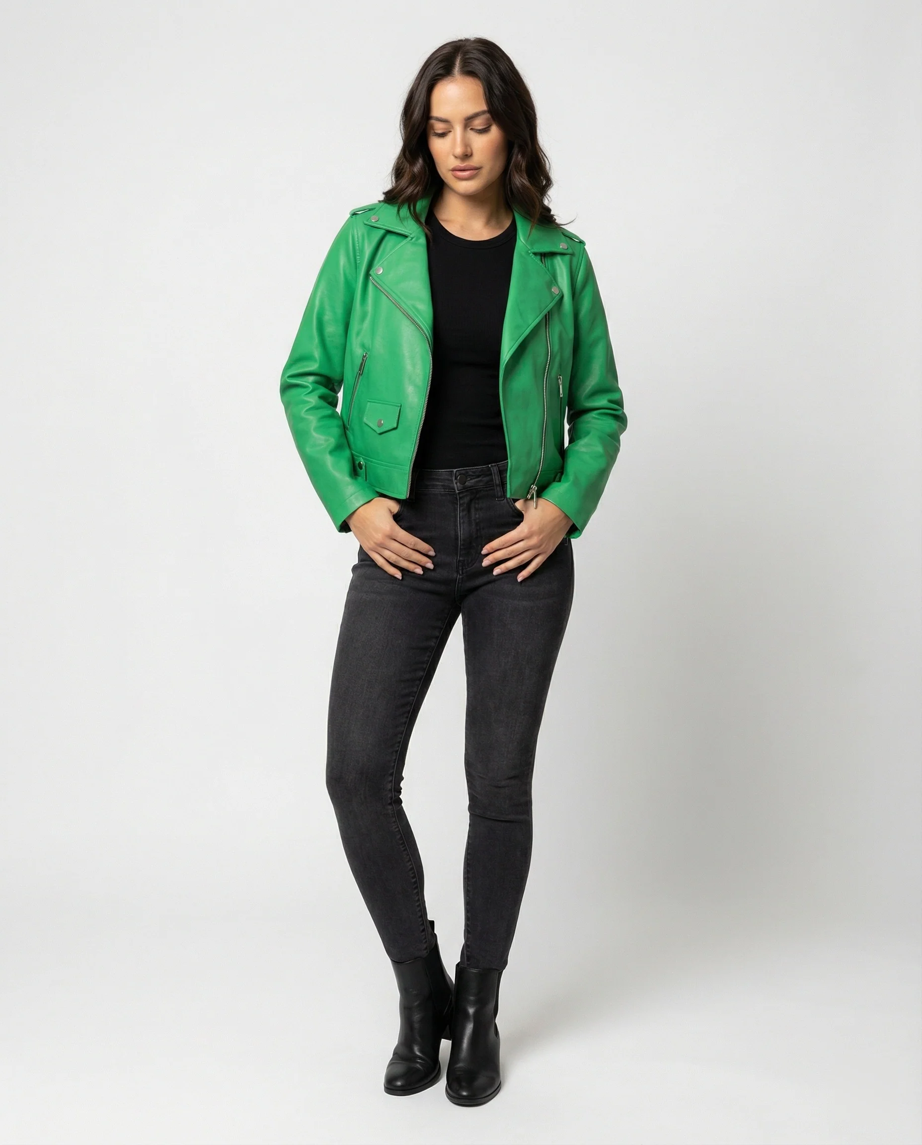 Damen kurze Bikerjacke aus Lederimitat mit asymmetrischem Reißverschluss und dekorativen Reißverschlusstaschen Heidi-Mode - Image 2