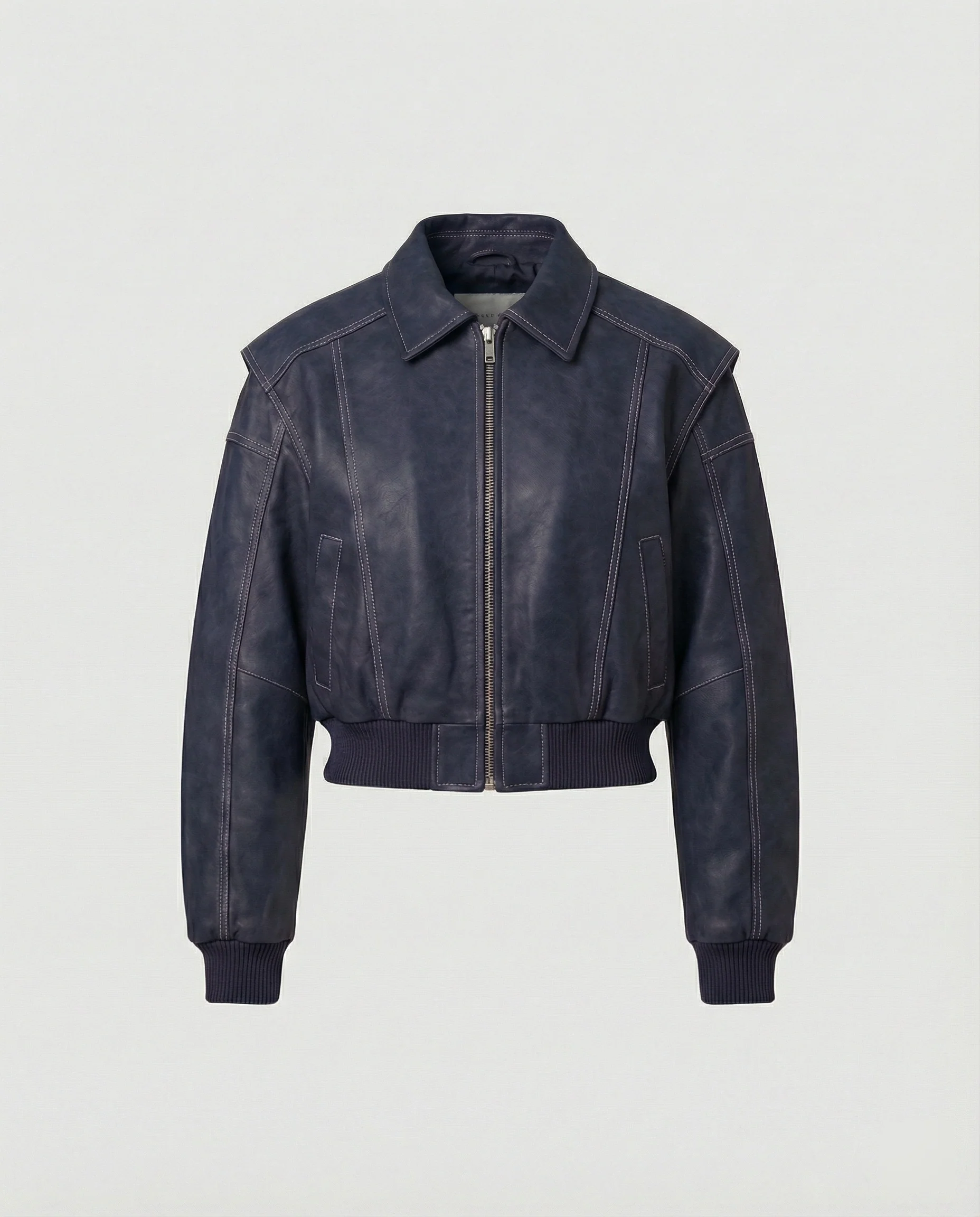 Blousonjacke aus Lederimitat mit weit geschnittenen Raglanärmeln, markanten Ziernähten und Metallreißverschluss Heidi-Mode - Image 9