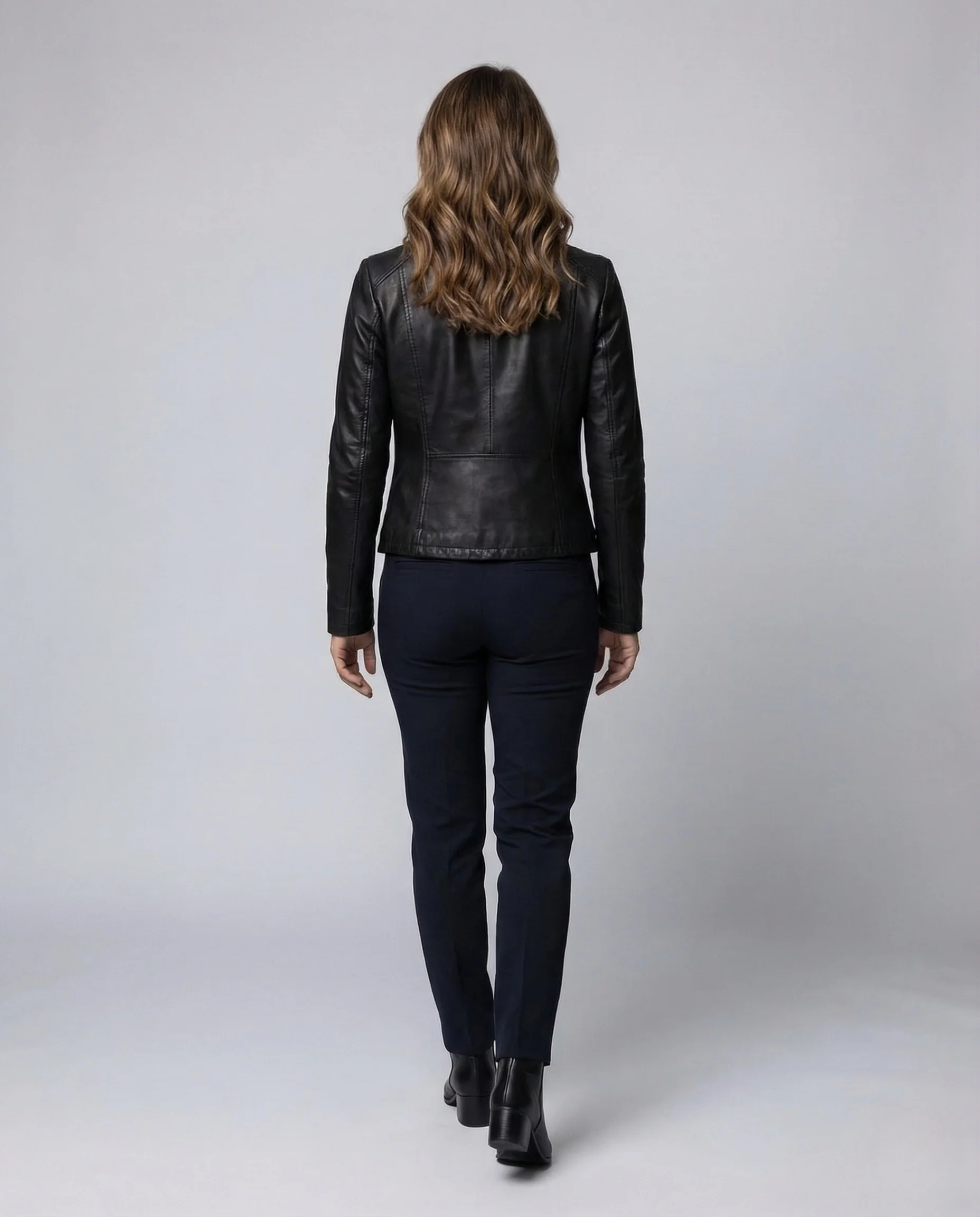 Damen Kunstlederjacke Kurz Minimalistisch - Image 4